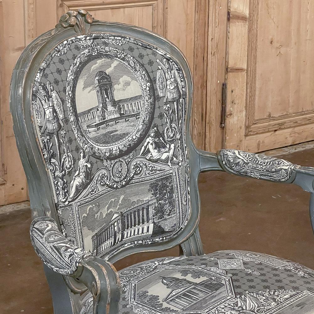 Paire de fauteuils français anciens peints de style Louis XV ~ Fauteuils en vente 3