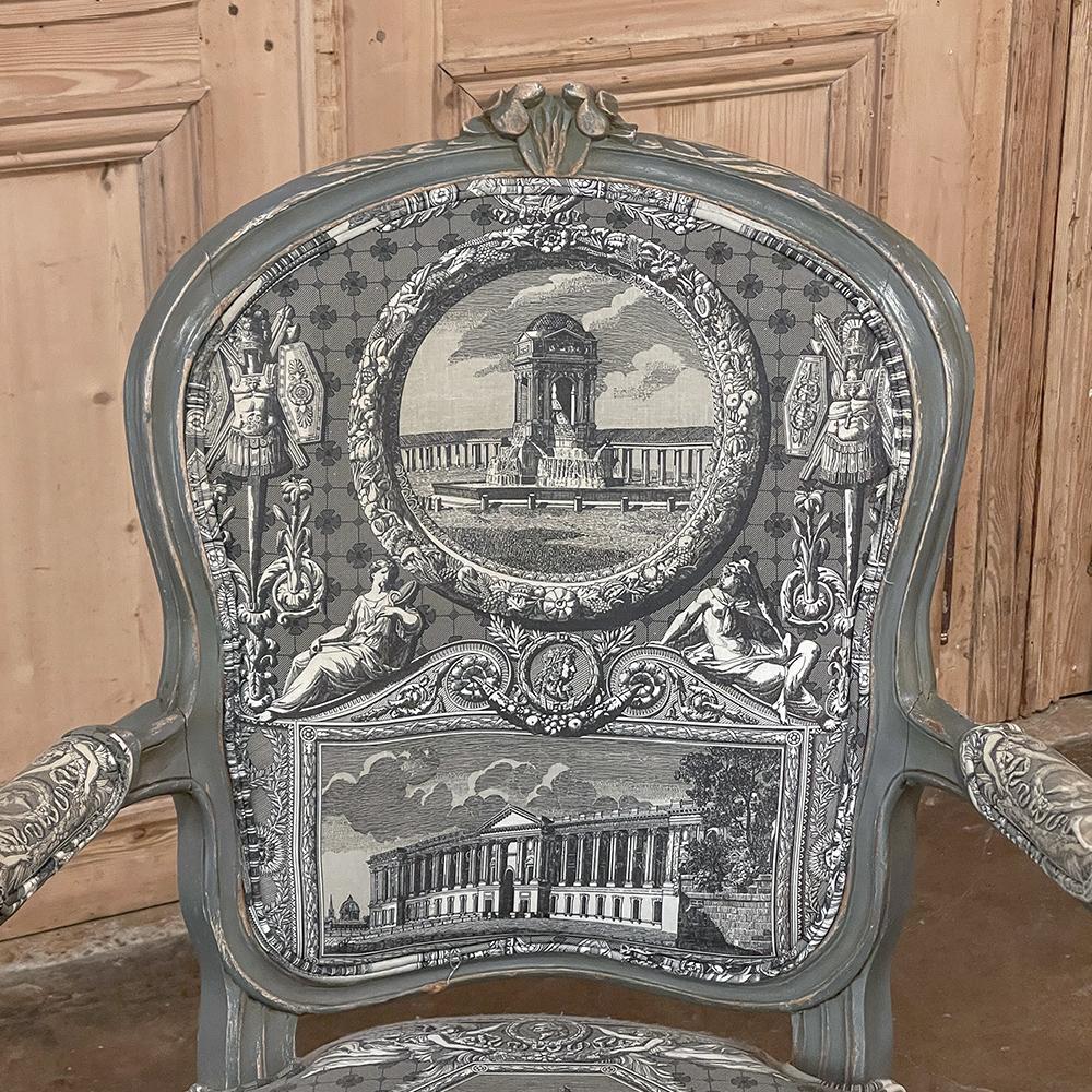 Paire de fauteuils français anciens peints de style Louis XV ~ Fauteuils en vente 5