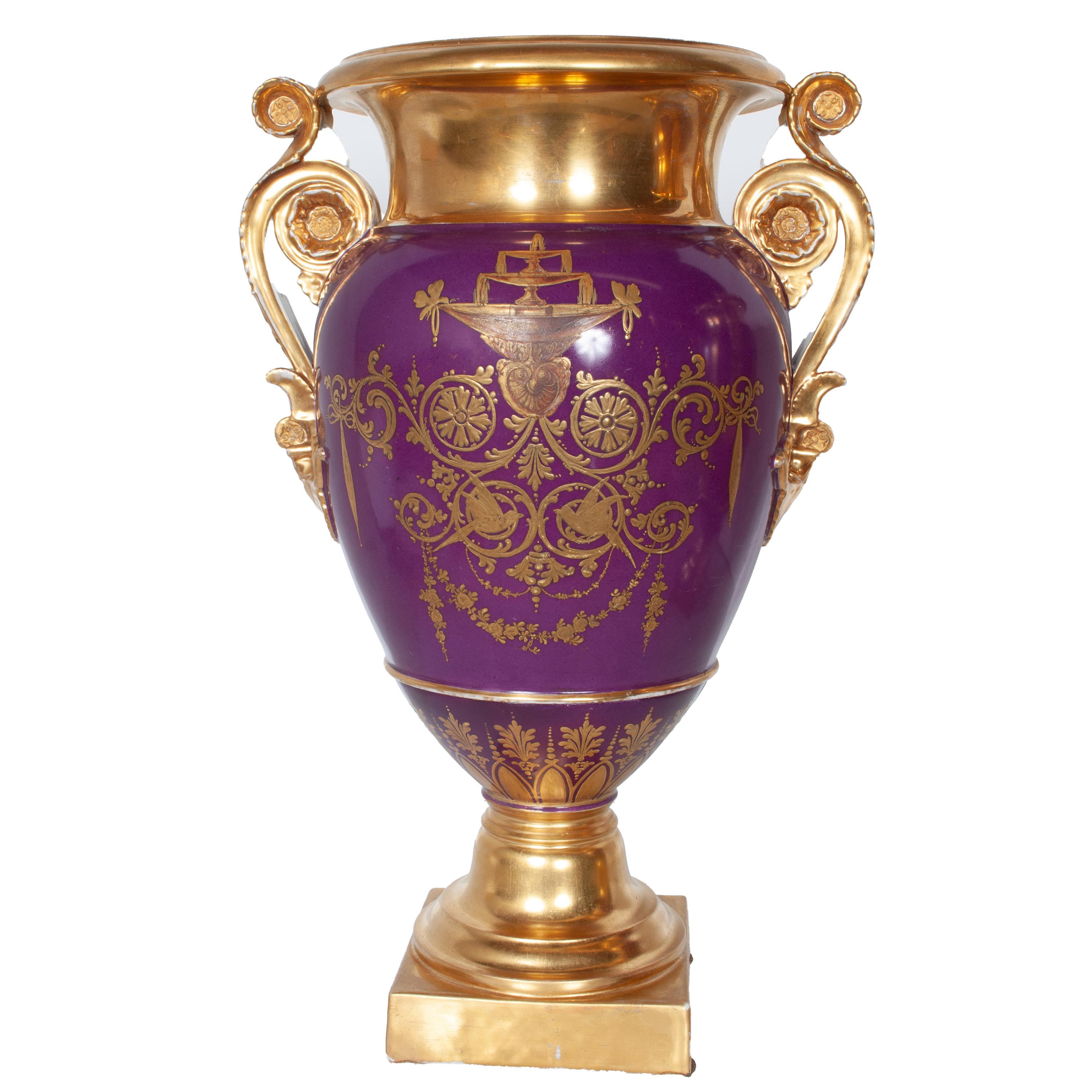 Début du XIXe siècle Paire d'anciens vases à chien en porcelaine de Paris peints à la main par Darte Frères 1810 en vente
