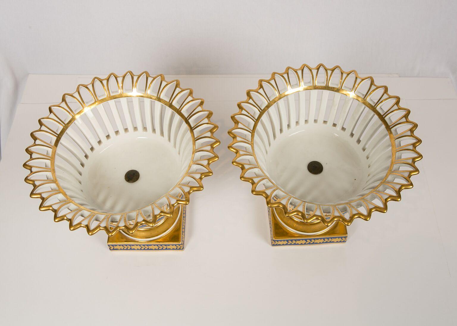 Pair of Antique French Porcelain Gilded Baskets 'Corbeilles' Mid 19th Century In Excellent Condition In Katonah, NY