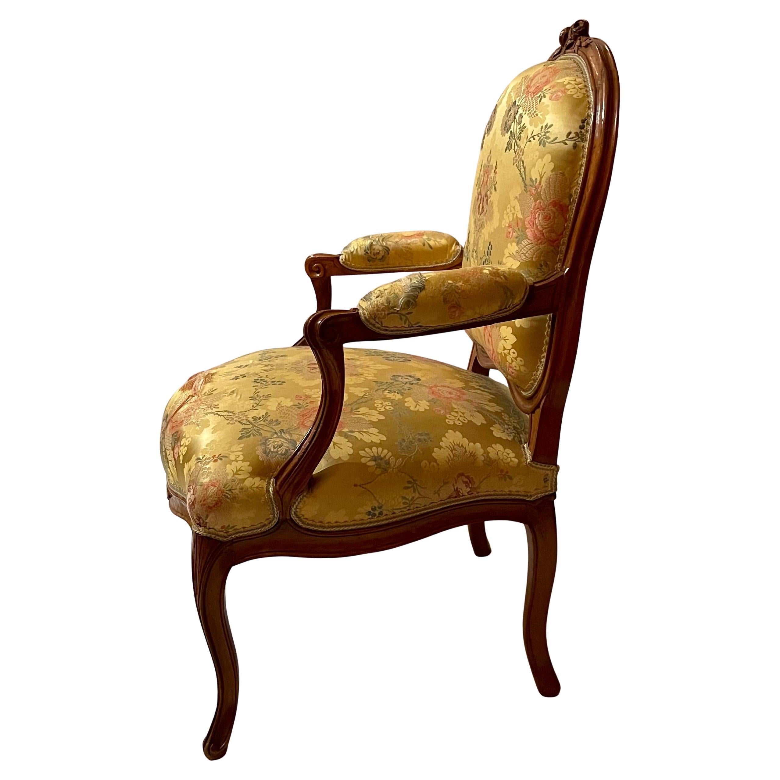 Paire de fauteuils ou fauteuils provincial français anciens en bois fruitier sculpté, vers 1890 en vente 1