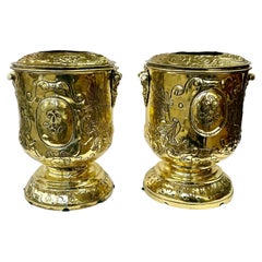 Coppia di frigoriferi da vino in ottone cesellato e monogrammato di Antique French Regence