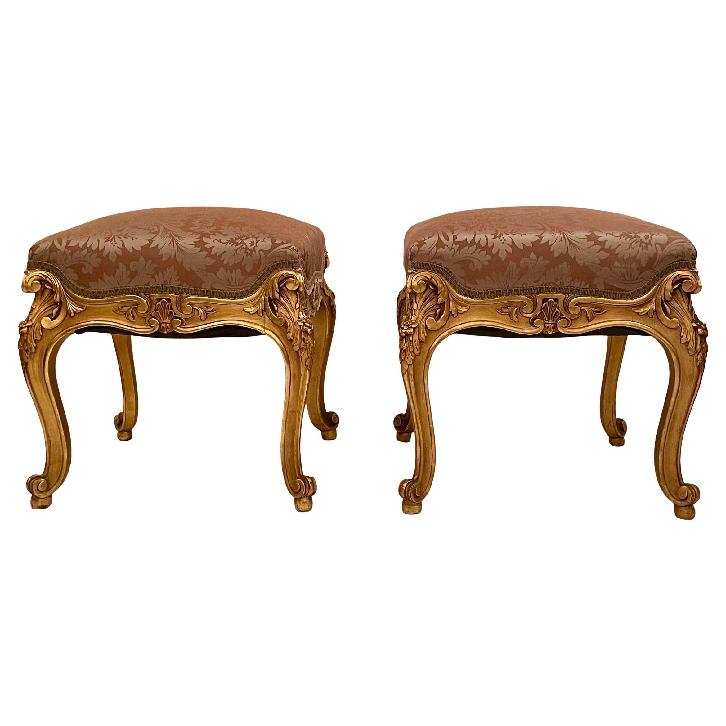 Paire de bancs anciens en or de la Régence française, vers 1875-1885.