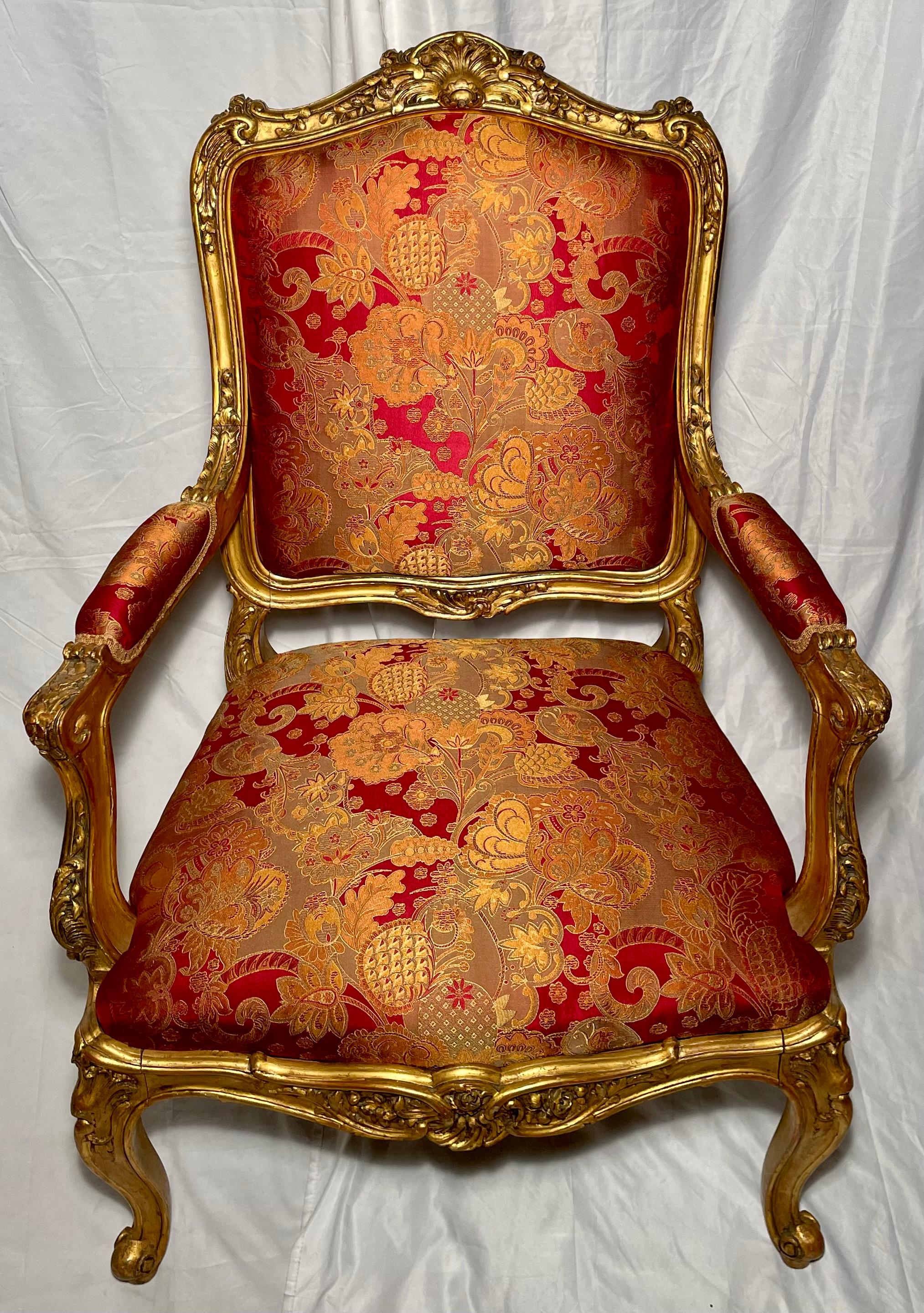 Français Paire de fauteuils de style Régence français anciens en feuilles d'or, vers 1880 en vente