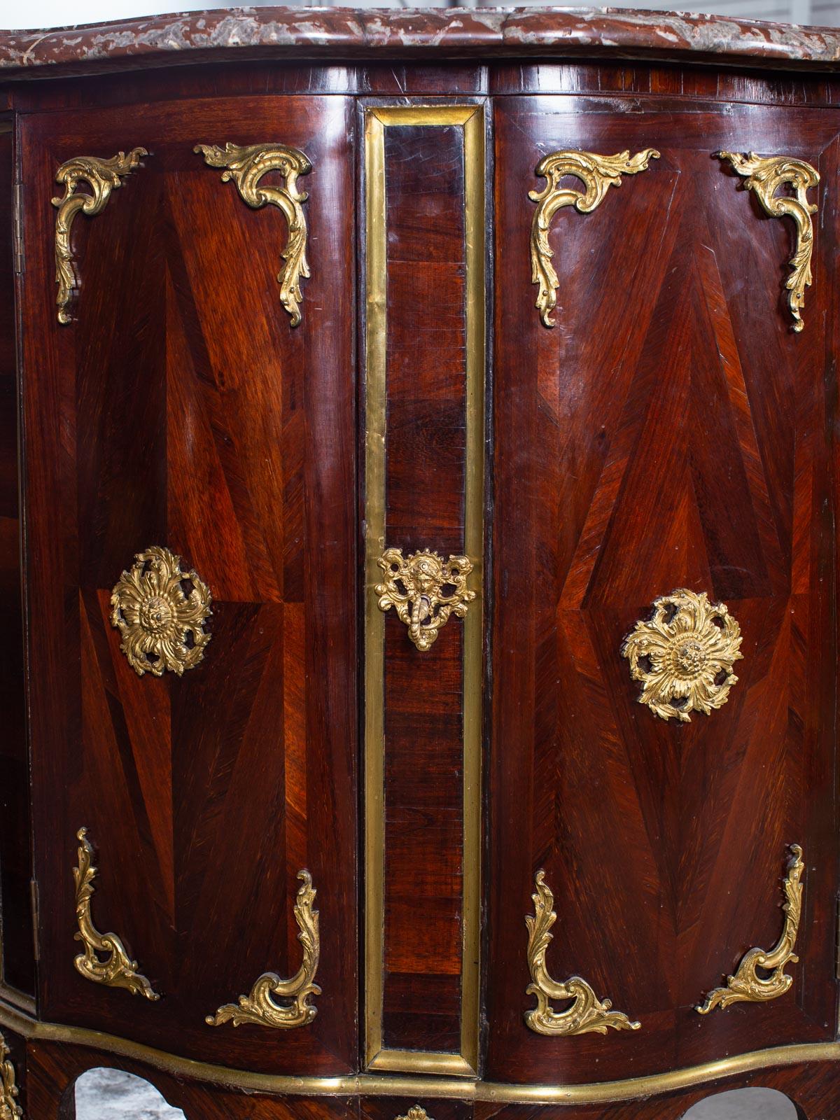 Regency Pair of Antique French Régence Palisander Marble Top Corner Cabinets, circa 1740 For Sale