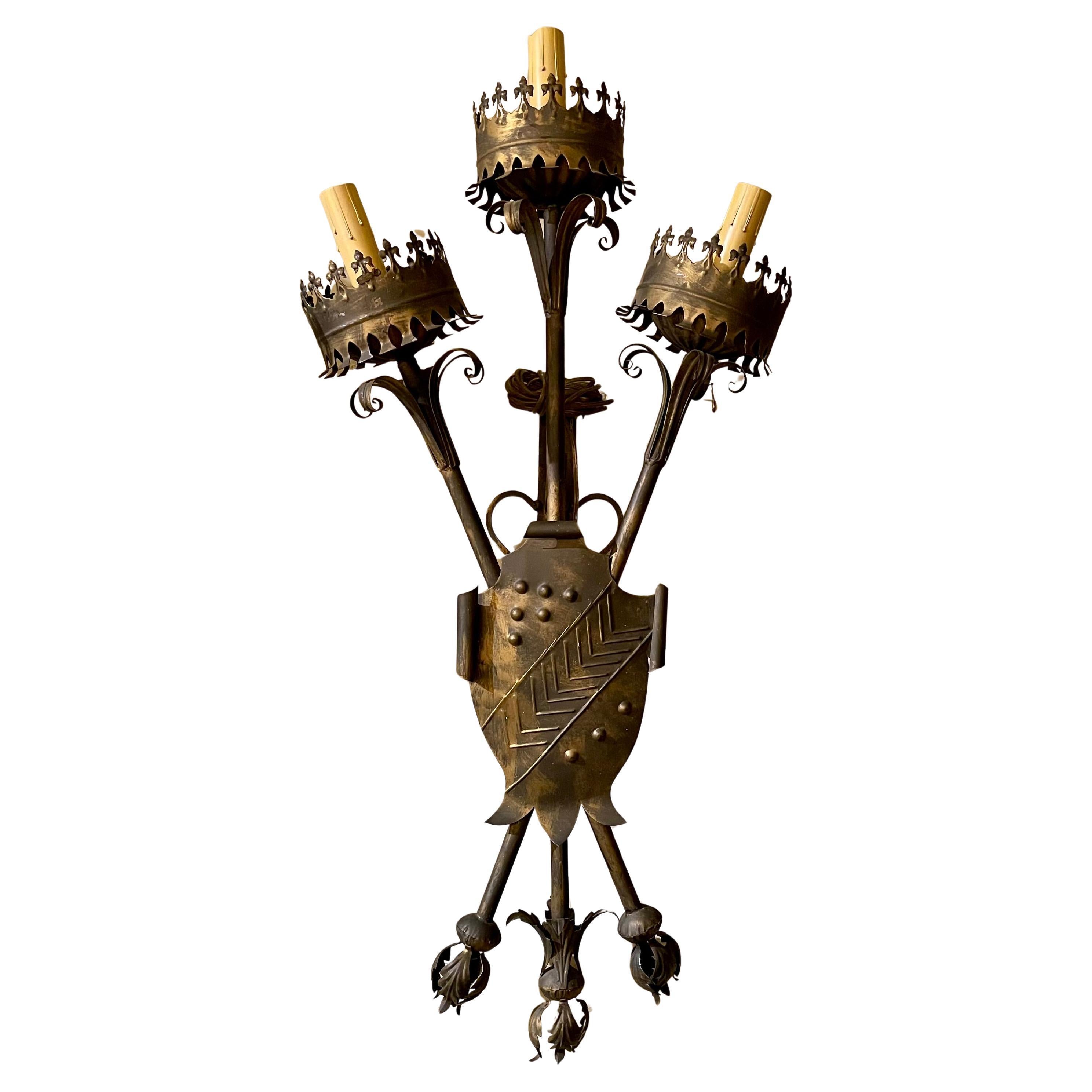 Francese Coppia di antiche lampade rinascimentali francesi, CIRCA 1900. in vendita
