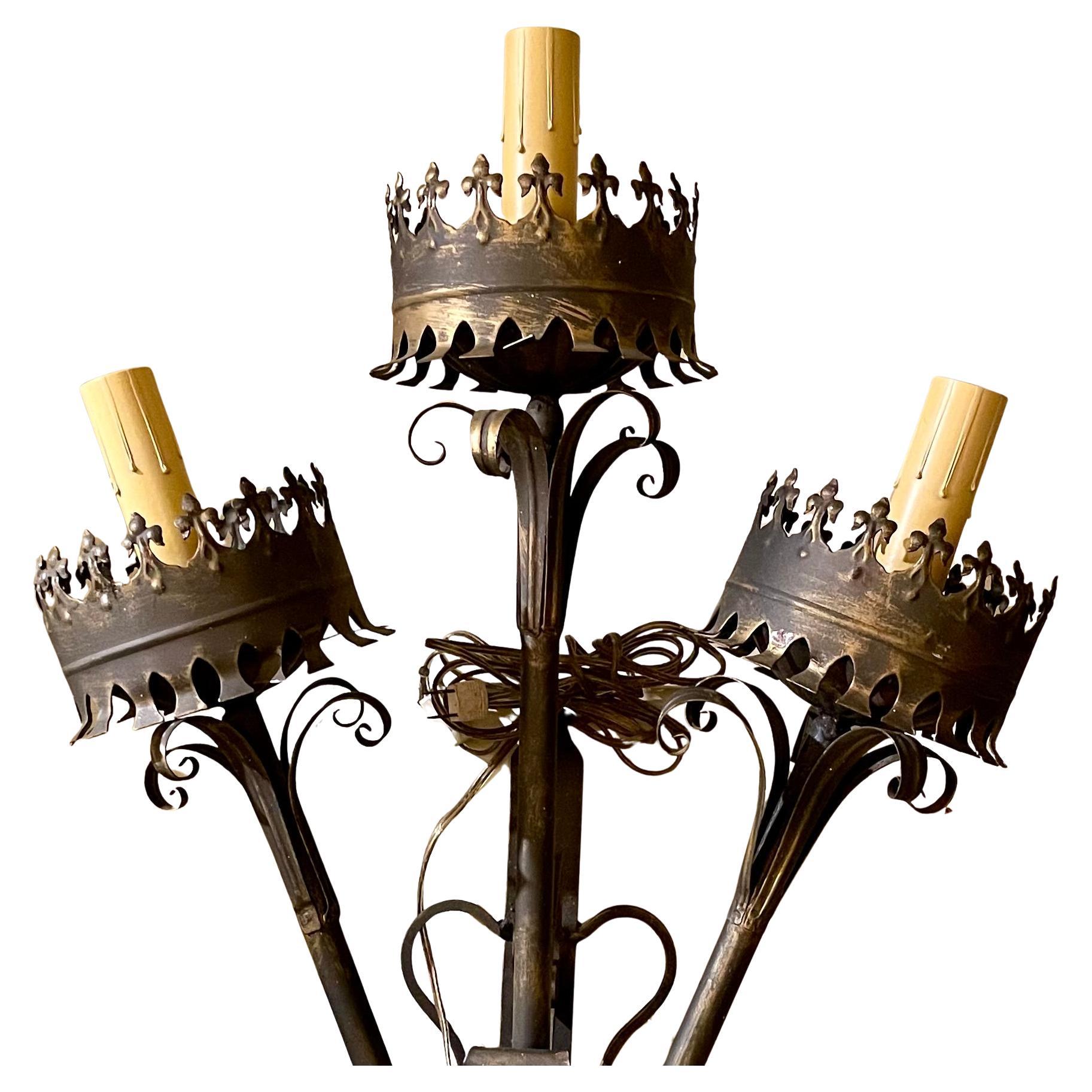 Coppia di antiche lampade rinascimentali francesi, CIRCA 1900. in vendita 1