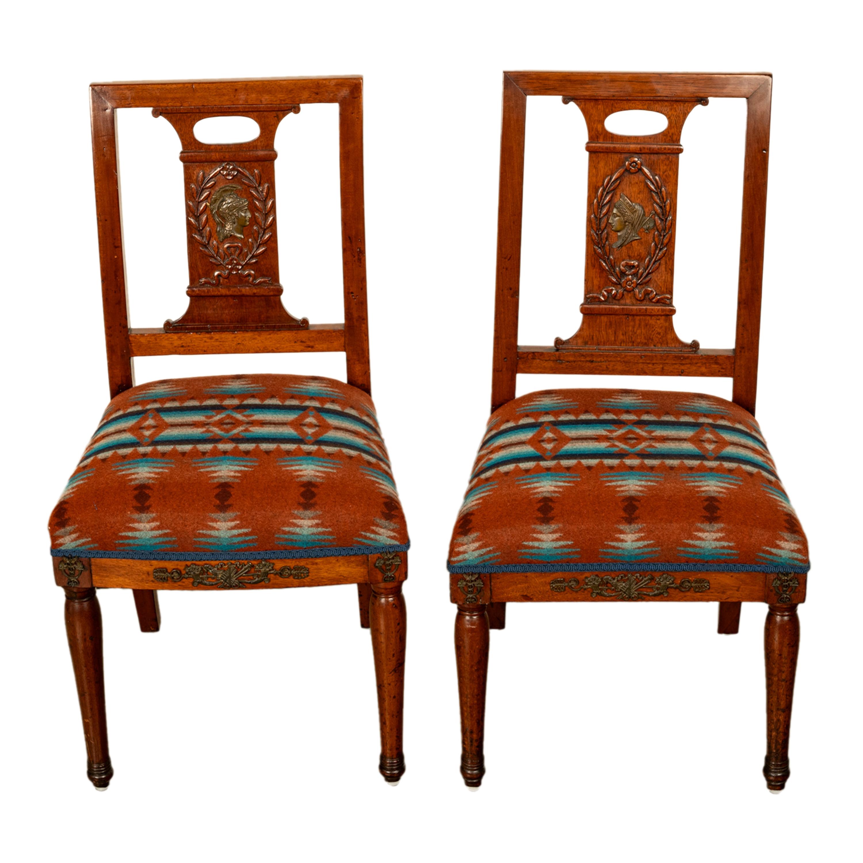 Pareja Antique French Restauration Sillas grecorromanas para él y para ella Tela Pendleton Tallado en venta
