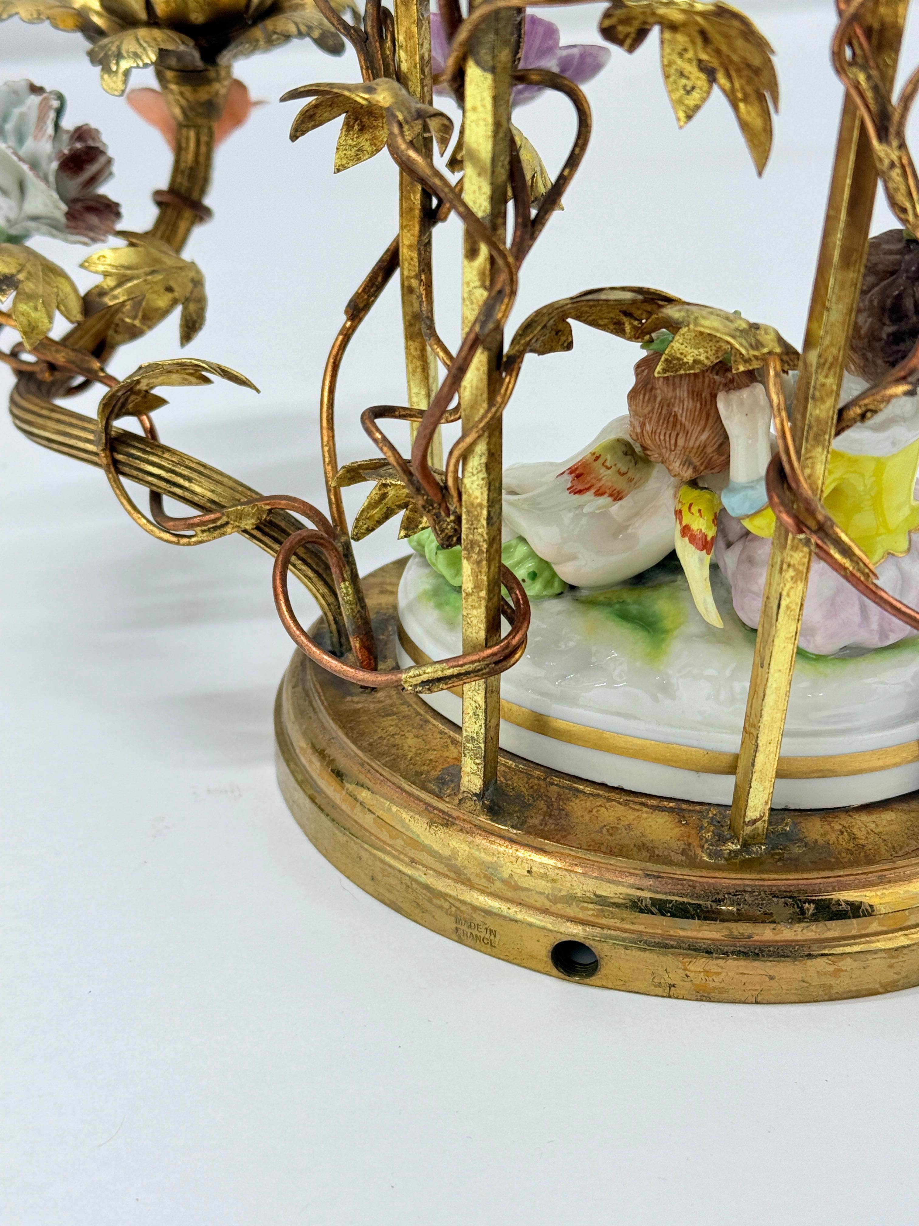 Pareja, Antique French Rococo Bronce Enredadera y Porcelana Floral Candelabro 1