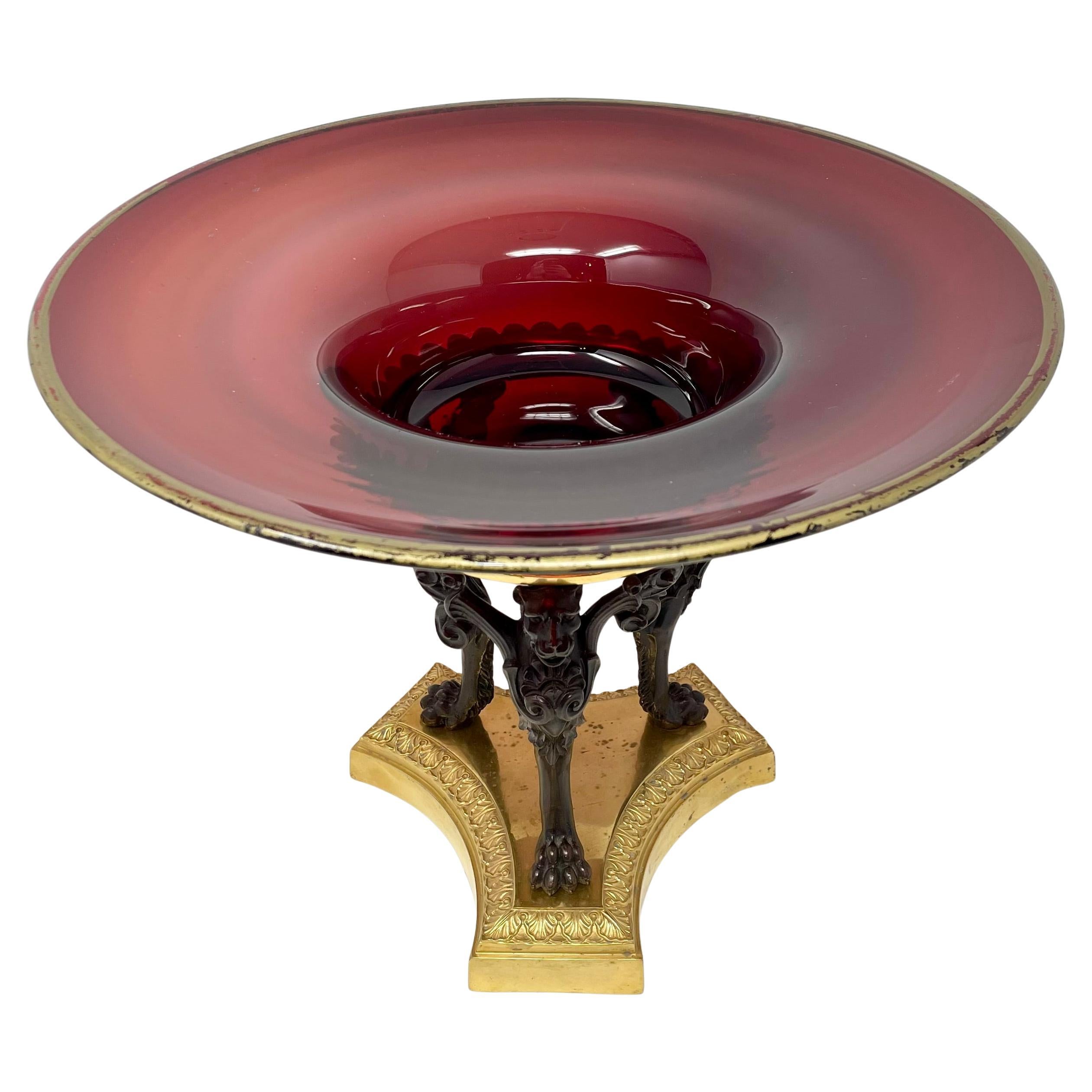 Paire de tazzas françaises anciennes en verre rubis et bronze d' Ore, vers les années 1920 en vente 1