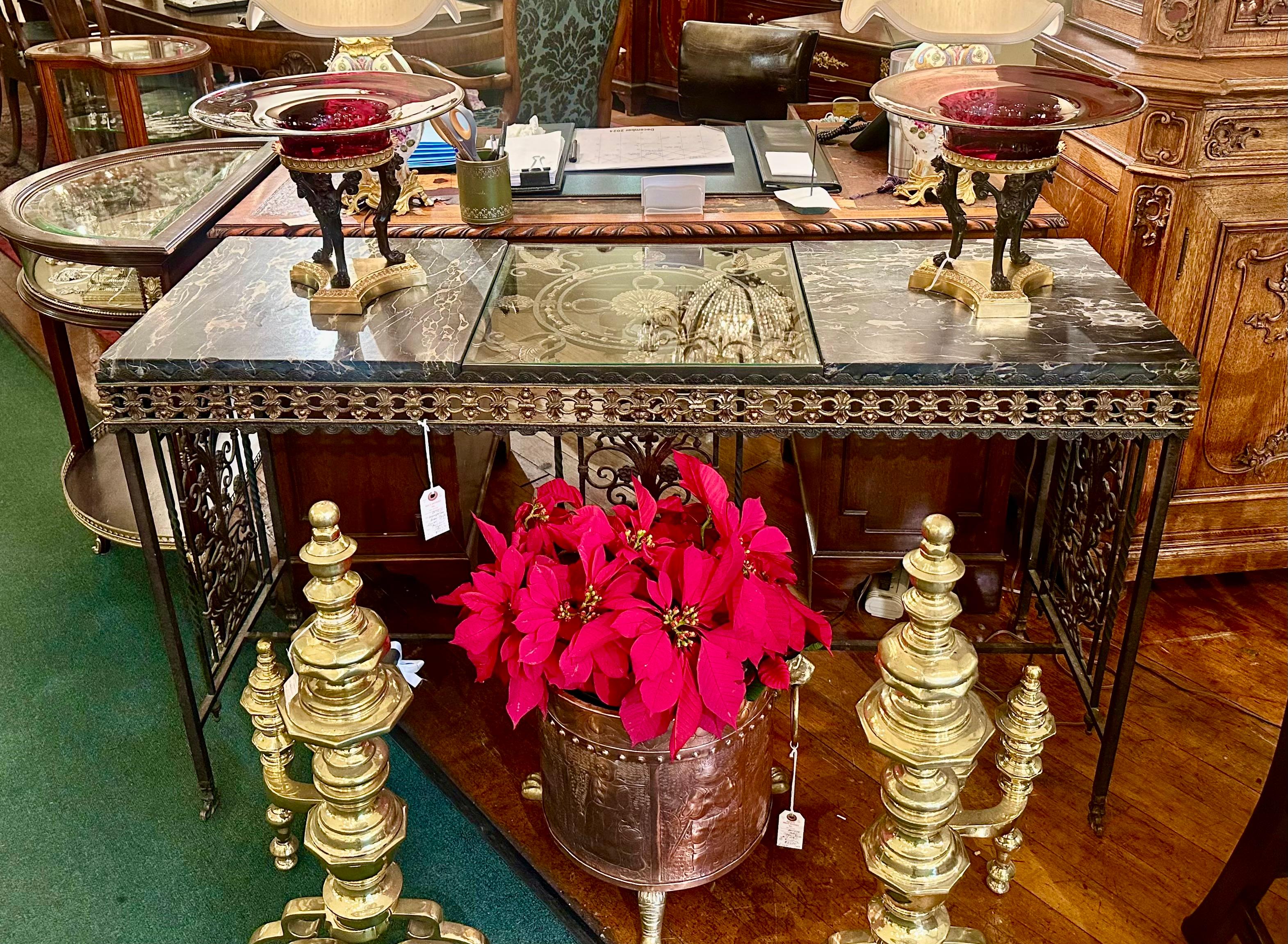 Paire de tazzas françaises anciennes en verre rubis et bronze d' Ore, vers les années 1920 en vente 2