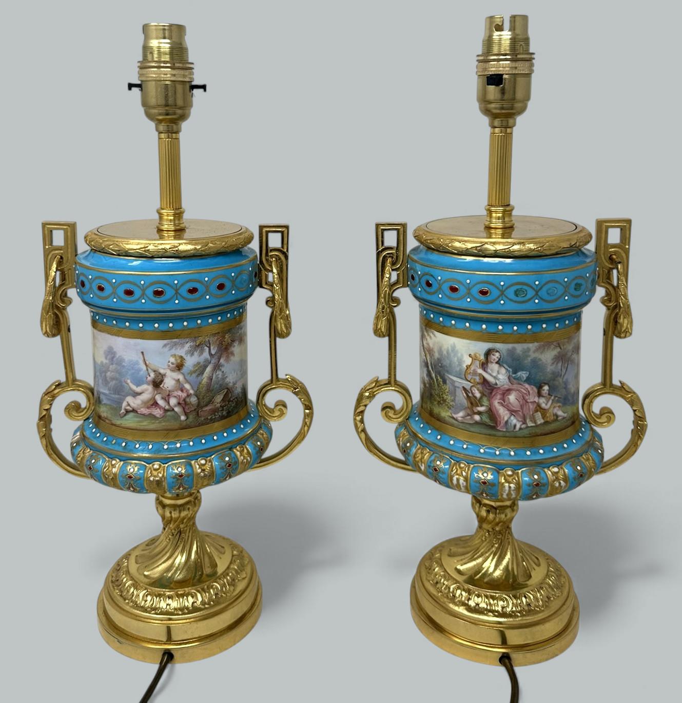 Paire d'anciennes lampes de table en porcelaine de Sèvres, ormolu, bleu céleste Jewell en vente 4