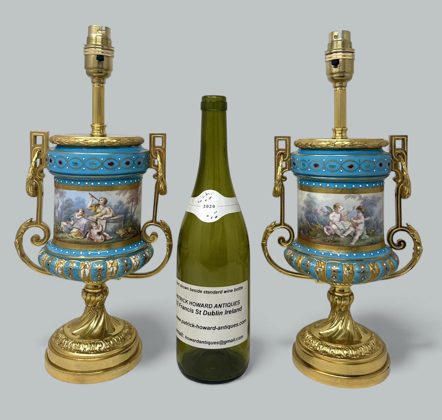 Paire d'anciennes lampes de table en porcelaine de Sèvres, ormolu, bleu céleste Jewell en vente 5