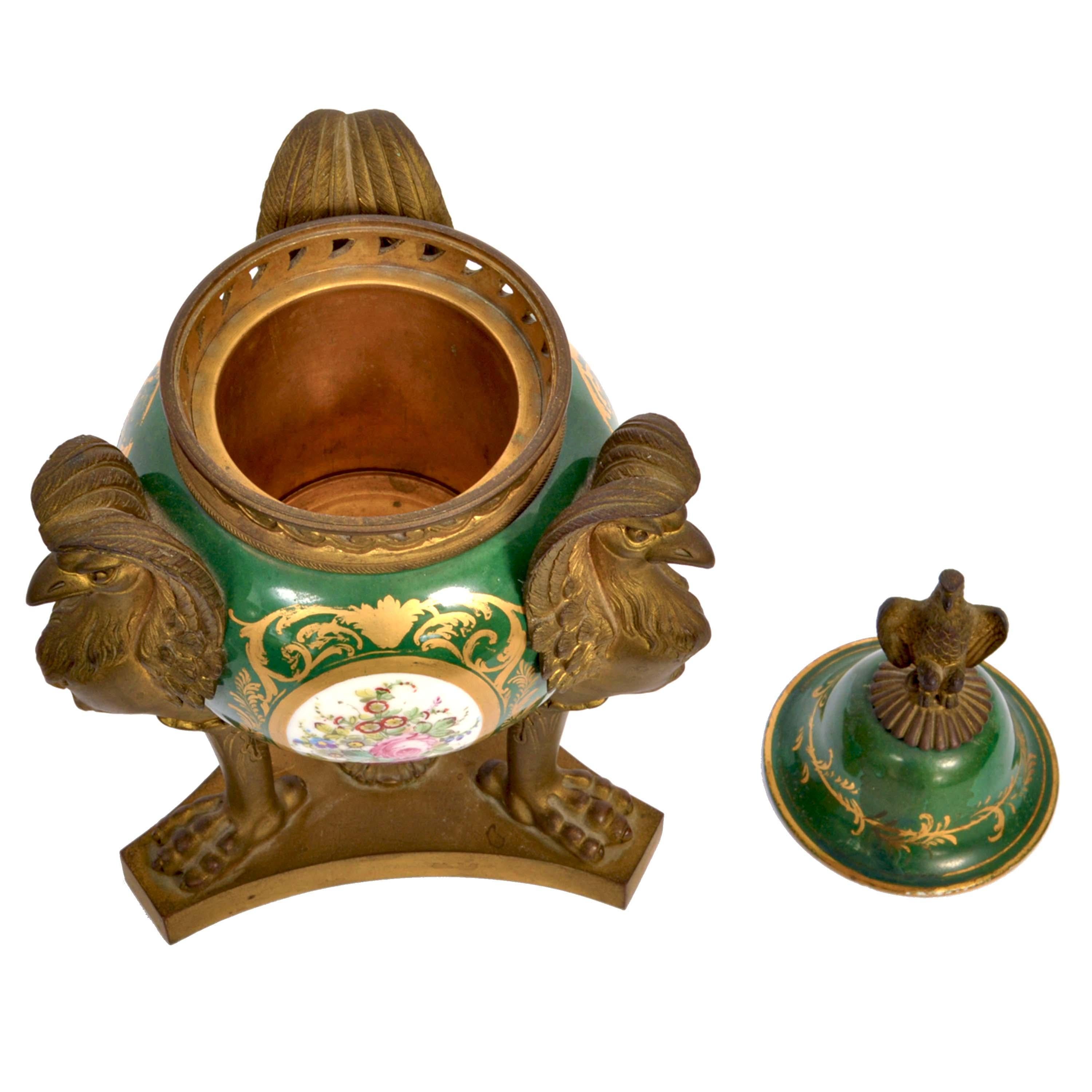 Paar antike französische Pourri-Urnen aus rotem Porzellan aus vergoldeter Bronze aus 'Sevres' 1804-1809 aus Frankreich im Angebot 10