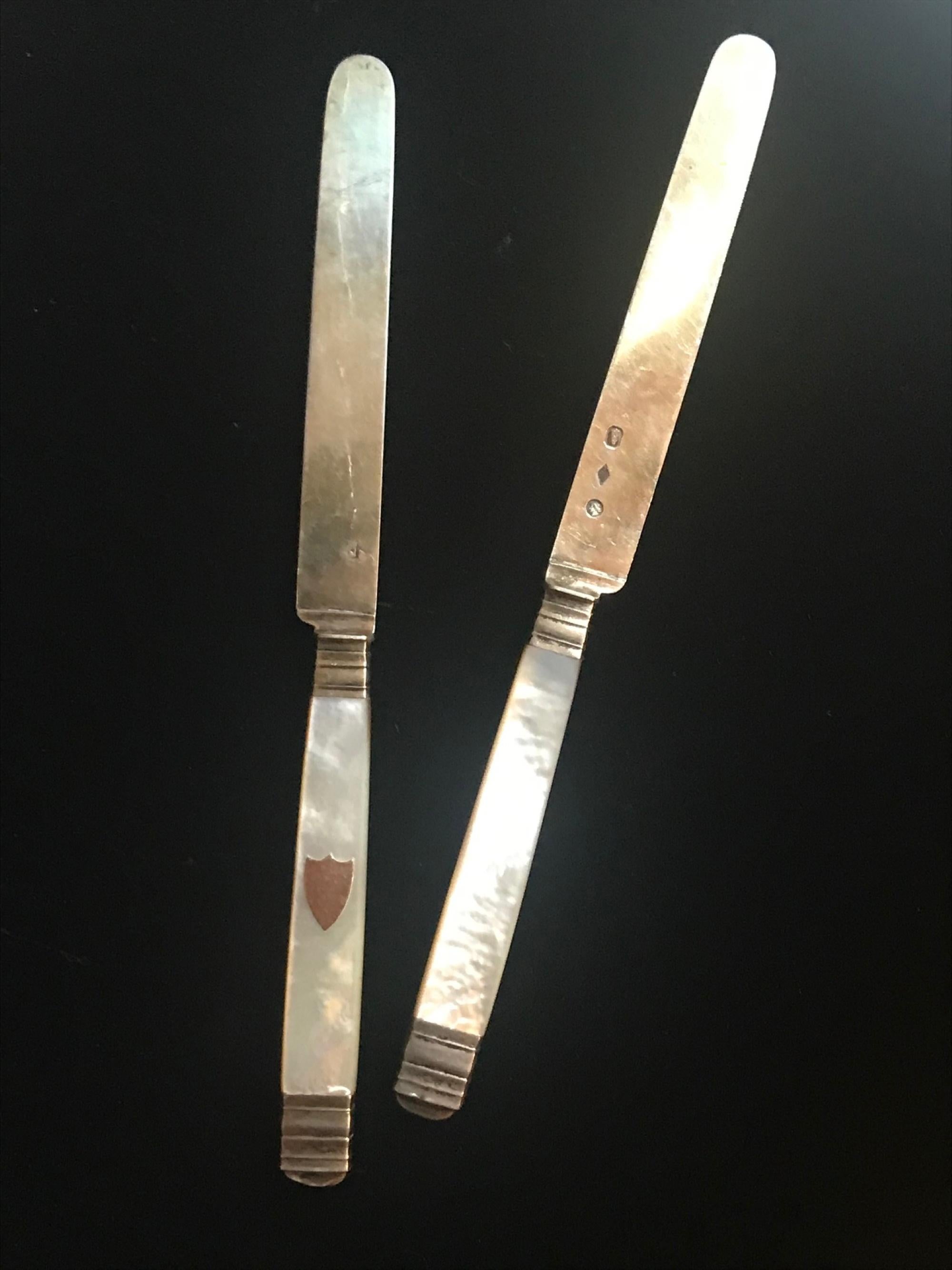 Pair of antique French silver gilt fruit knives with mother of pearl handle, Paris 1820

This exquisite pair of early 19th century silver fruit knives is mounted with mother of pearl handles. The solid silver and gilded blades are struck four