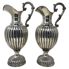Paire de pichets ou pichets à eau anciens en argent sterling français, vers 1860.