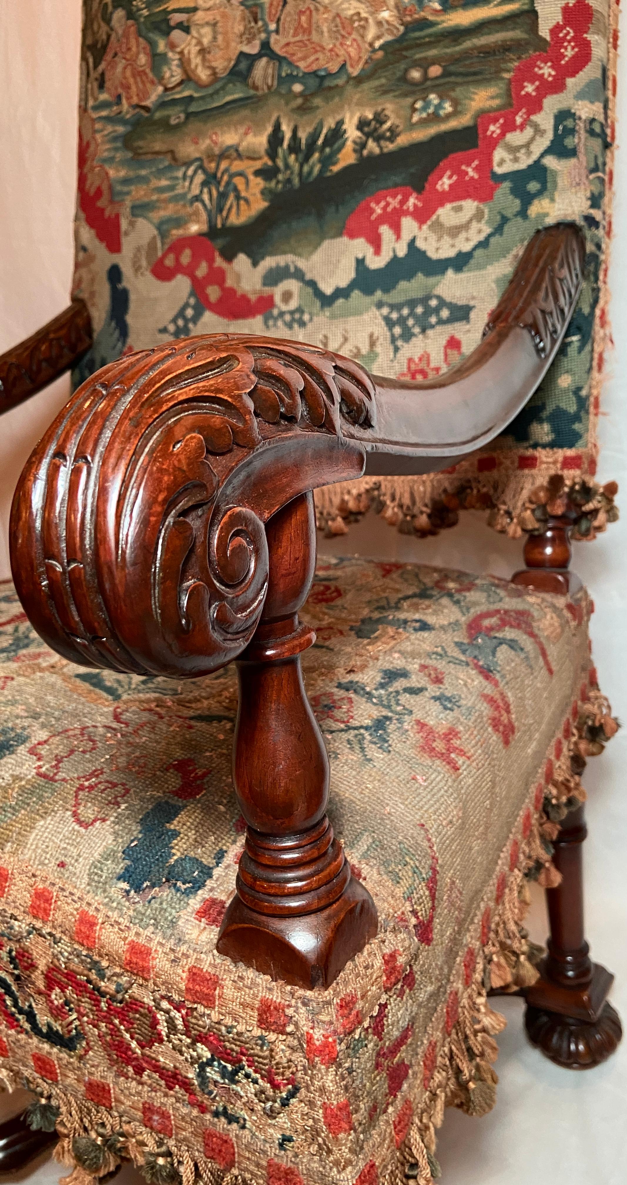 Paire de fauteuils anciens en tapisserie française, vers les années 1890 en vente 6