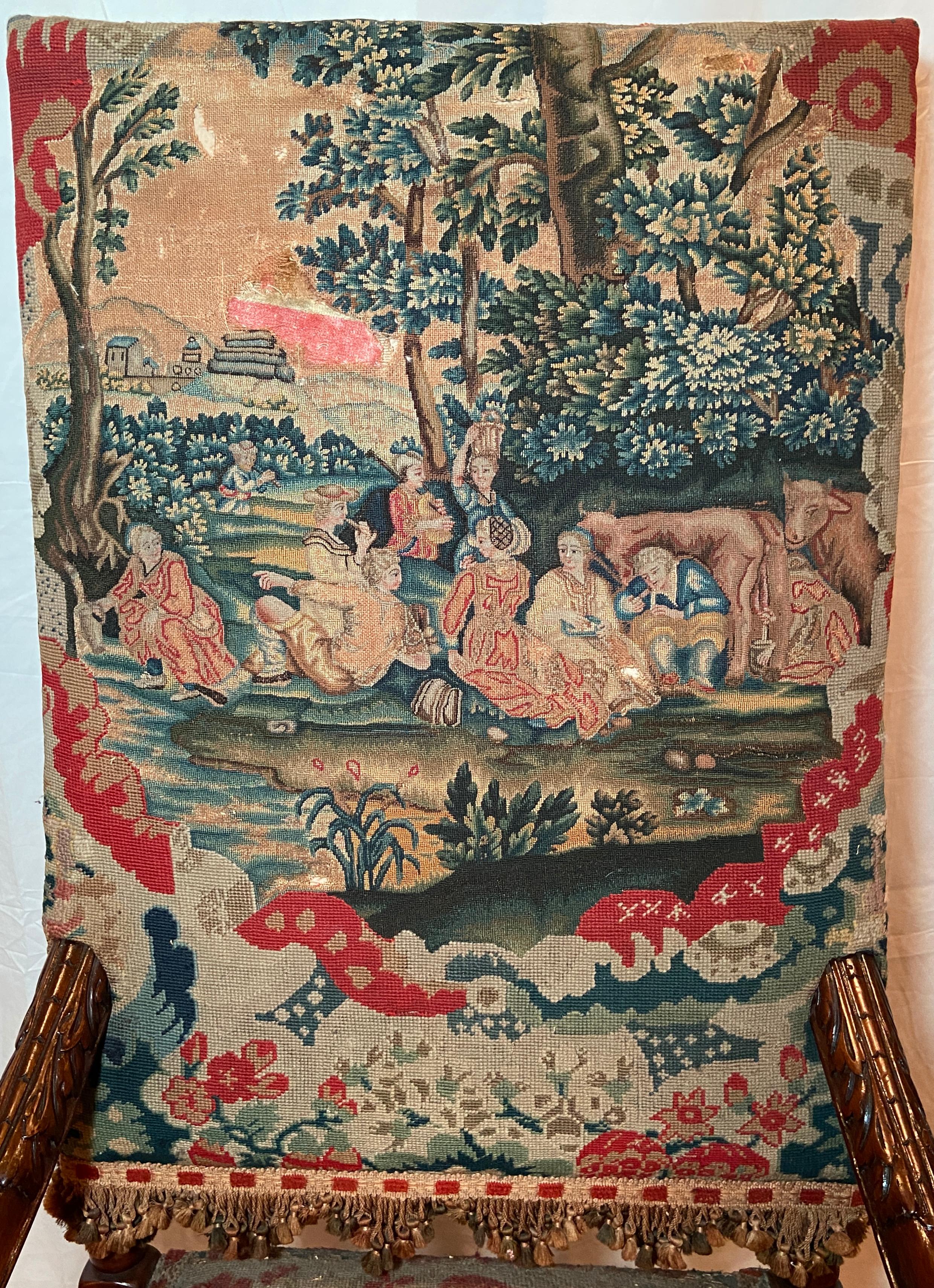 Paire de fauteuils anciens en tapisserie française, vers les années 1890 Bon état - En vente à New Orleans, LA