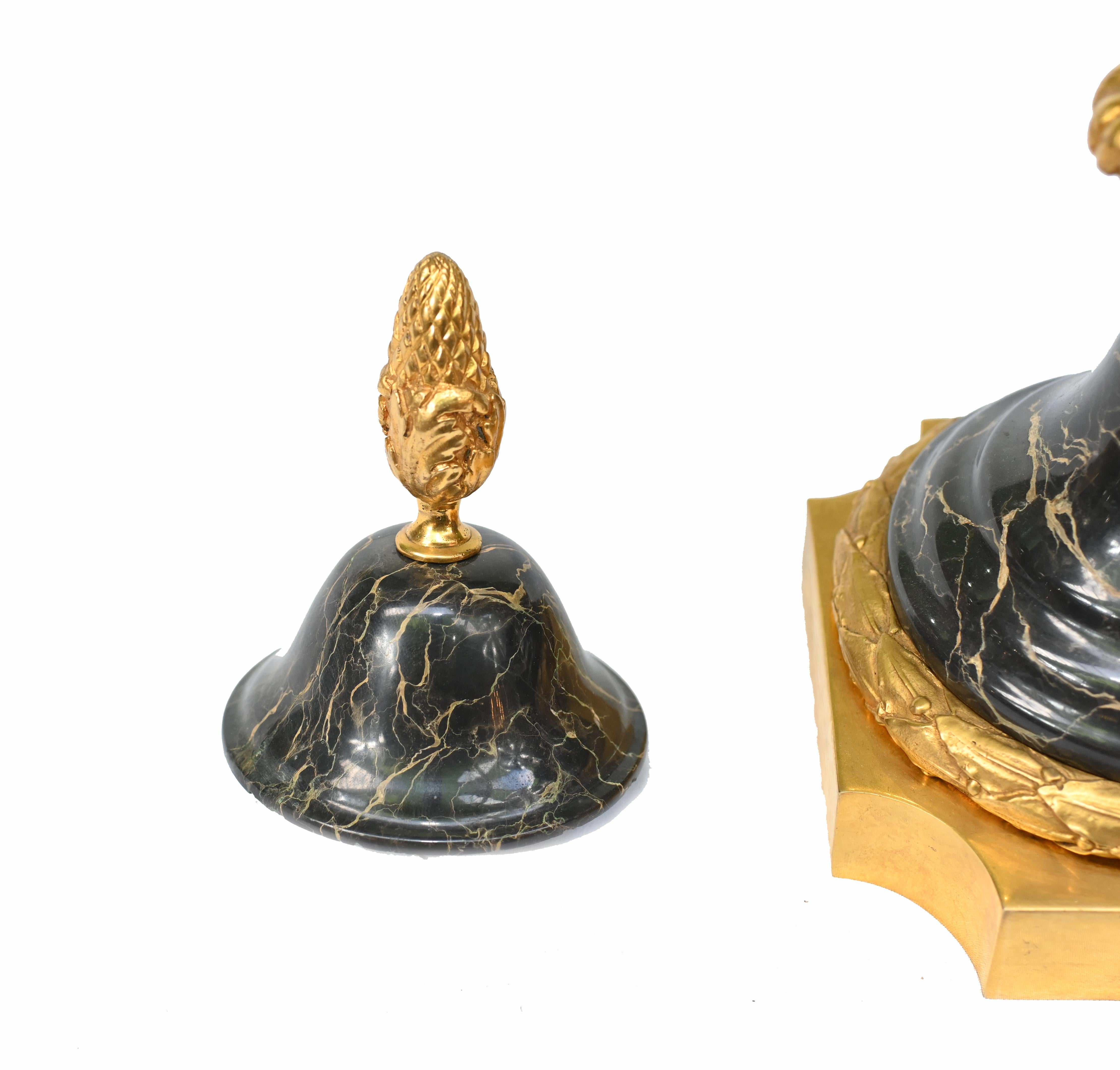 Paar antike französische Urnen aus Marmor Cassolettes Amphora 1890 im Angebot 8