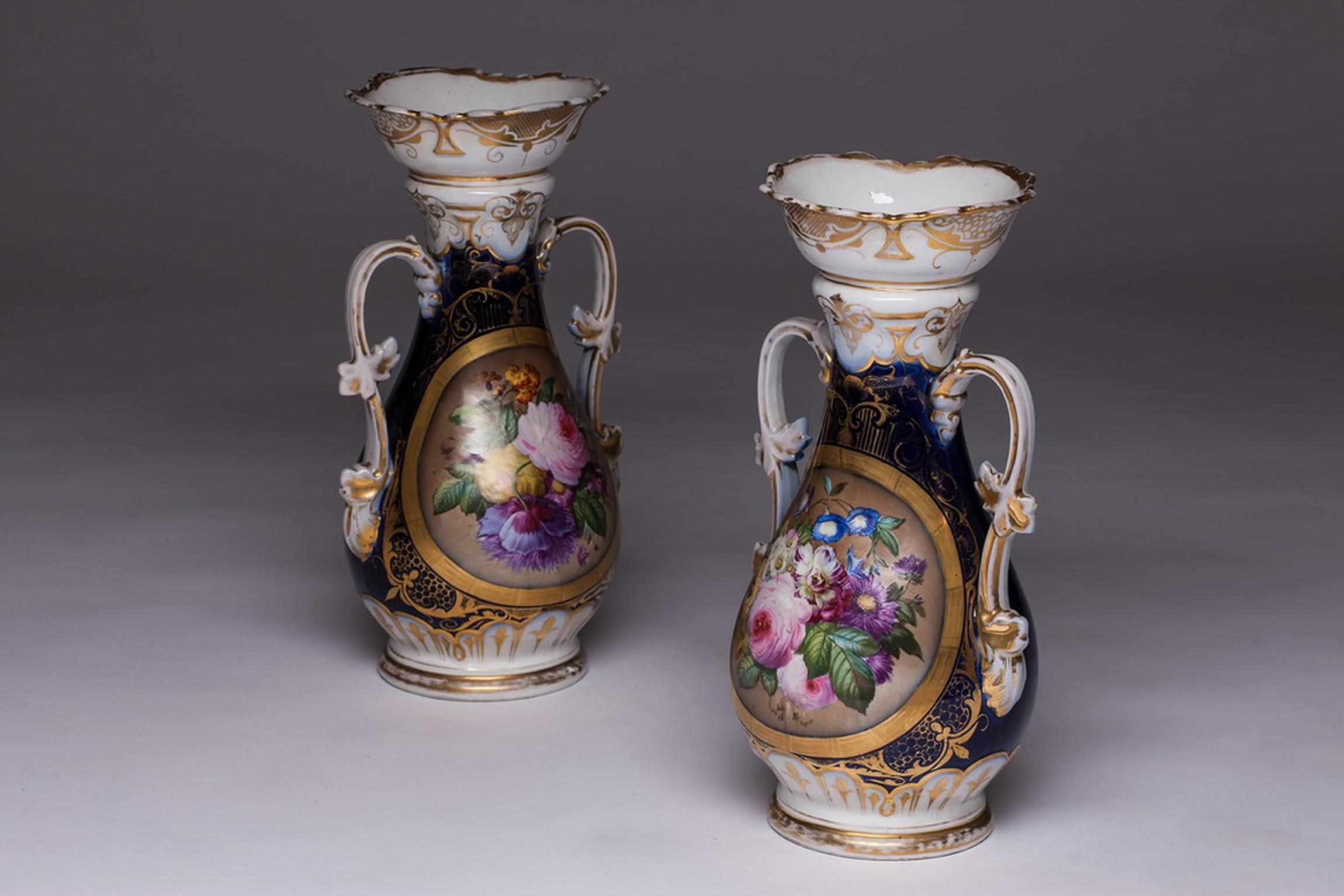 Rococo Pair of Antique French Vieux Old Paris Porcelain Floral Hand Painted Vases