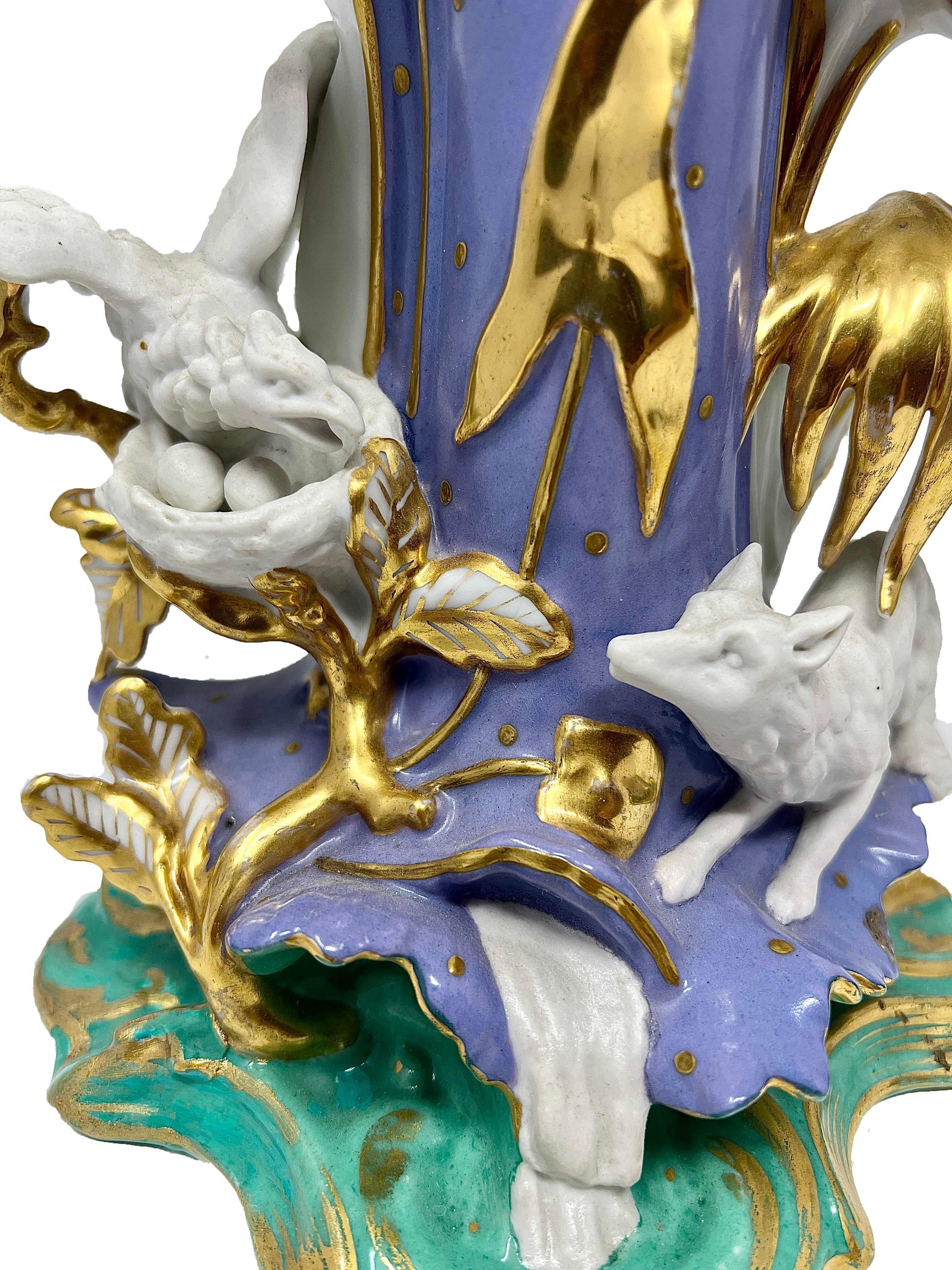 Pair Antique French Vieux Paris Porcelain Lavender Vases, Circa 1840-1860. In Good Condition For Sale In New Orleans, LA