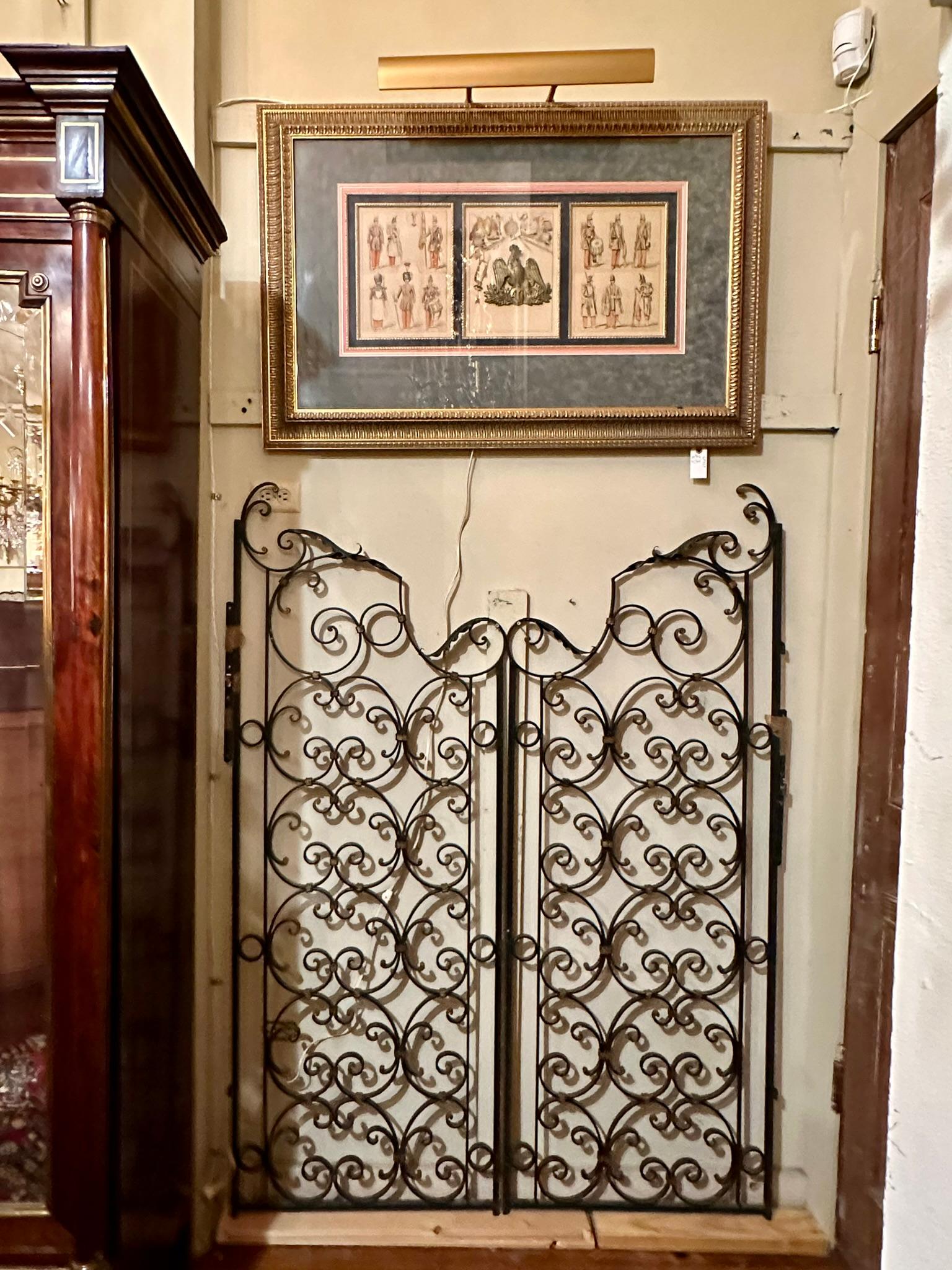 Coppia di cancelli francesi in ferro battuto, circa 1900. in vendita 1