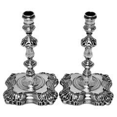 Coppia di antichi candelabri d'argento di Giorgio II, portacandele 1744