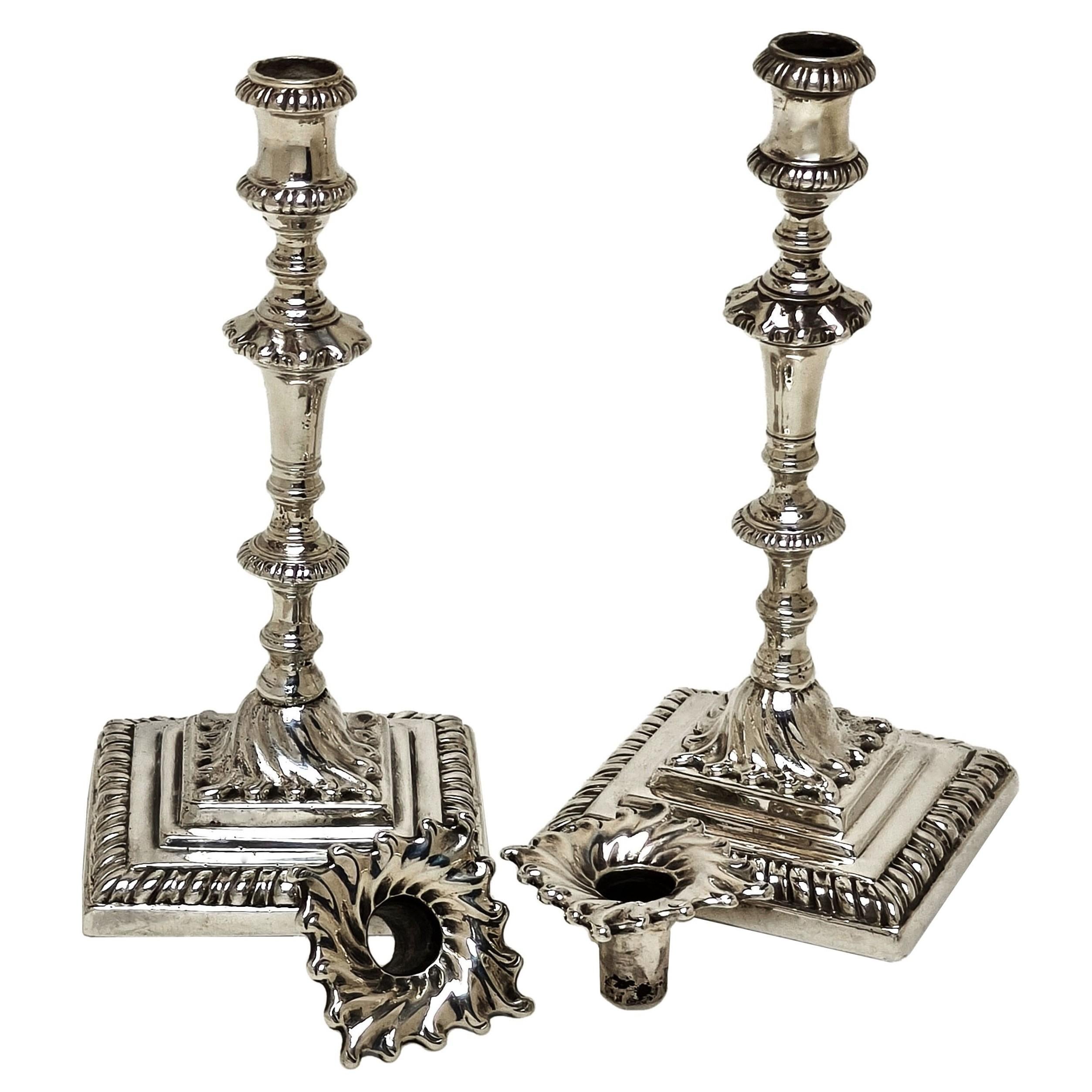 Georgien Paire de chandeliers anciens en argent de style géorgien 1766 en vente