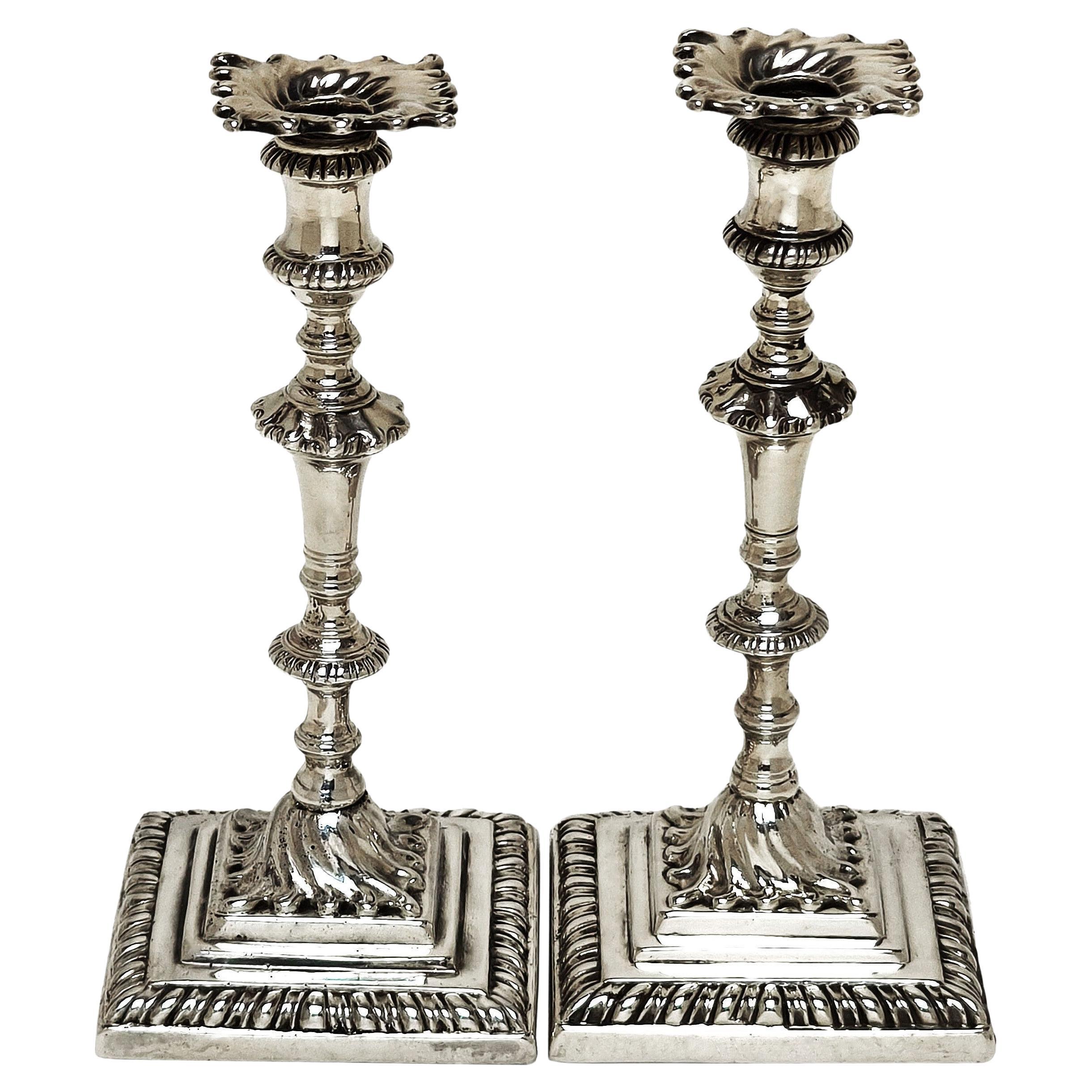Paire de chandeliers anciens en argent de style géorgien 1766 en vente