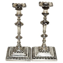 Paire de chandeliers anciens en argent de style géorgien 1766