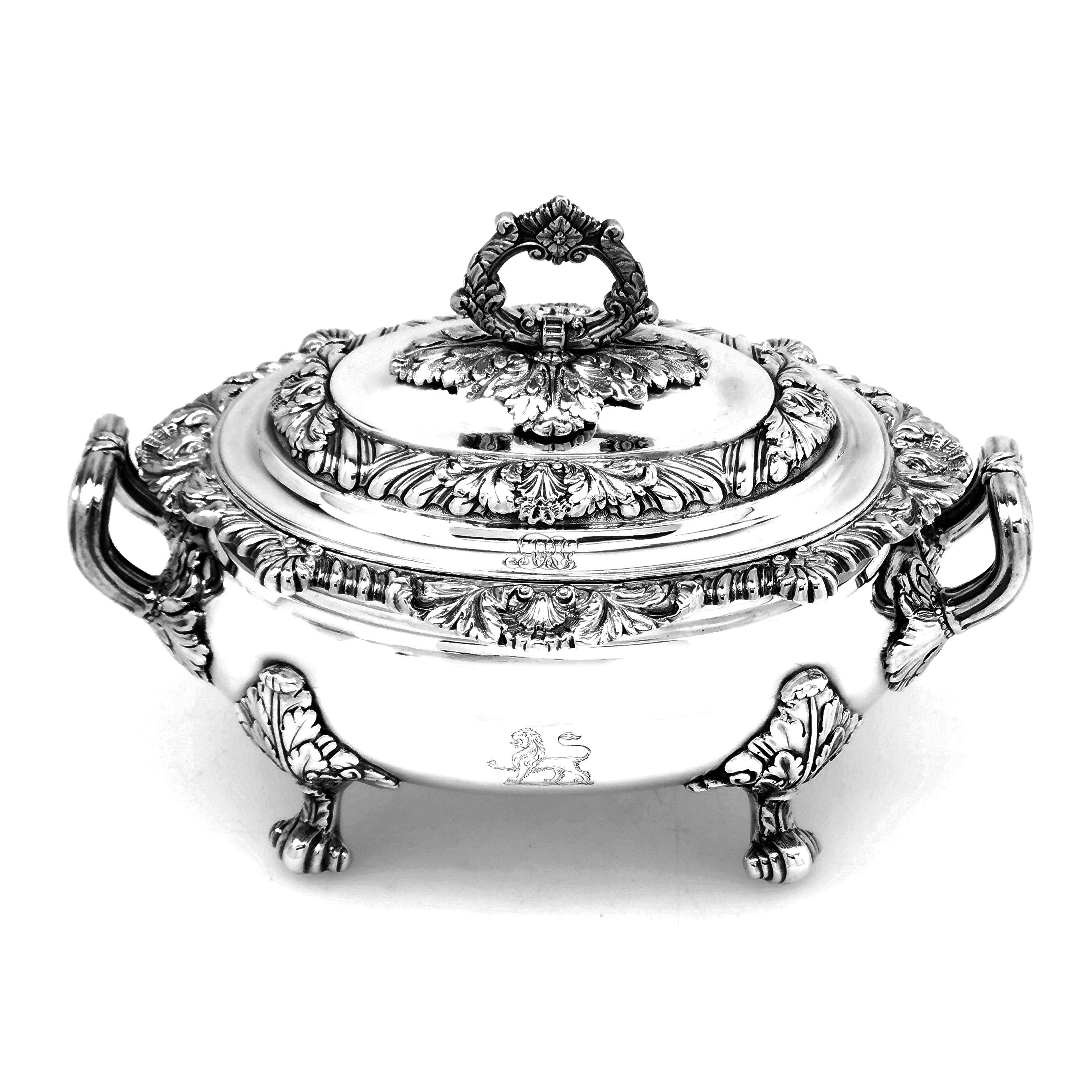 Pair of Antique Georgian Sterling Silver Sauce Tureens, 1821 In Good Condition In London, GB