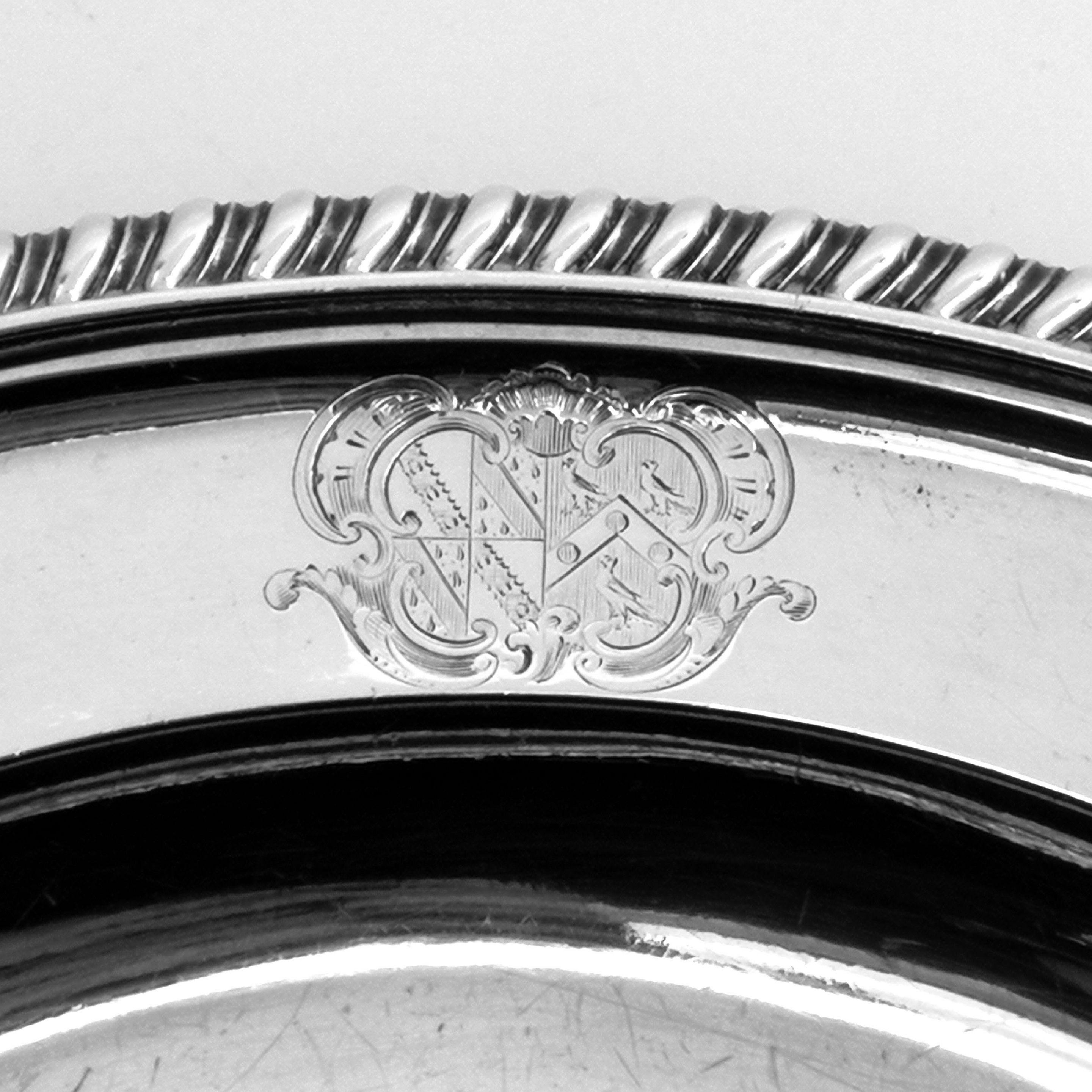 Pair of Antique Georgian Sterling Silver Second Course Dishes 1823 Large Plates In Good Condition In London, GB