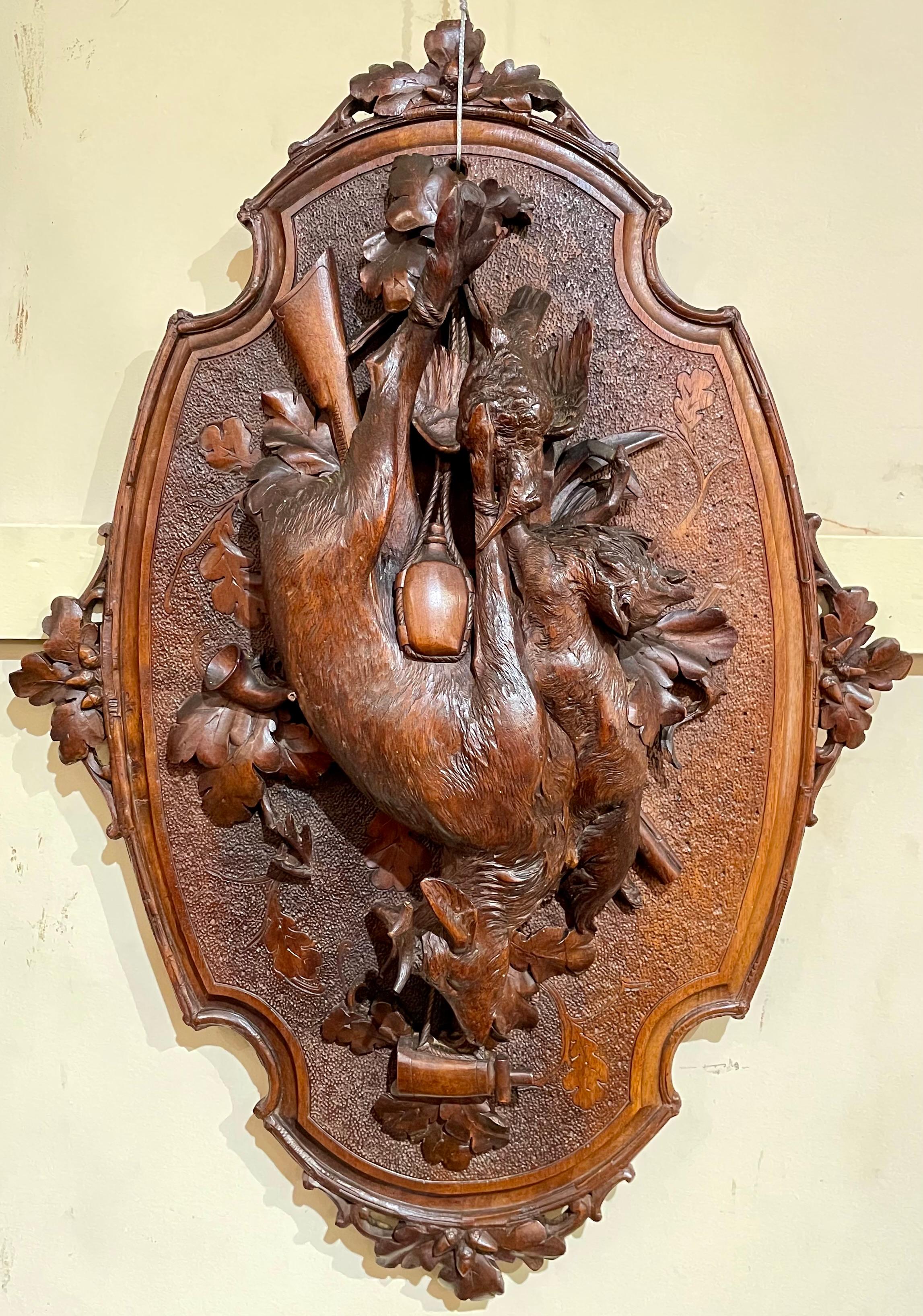 Paar antike deutsche Schwarzwälder Nussbaum 