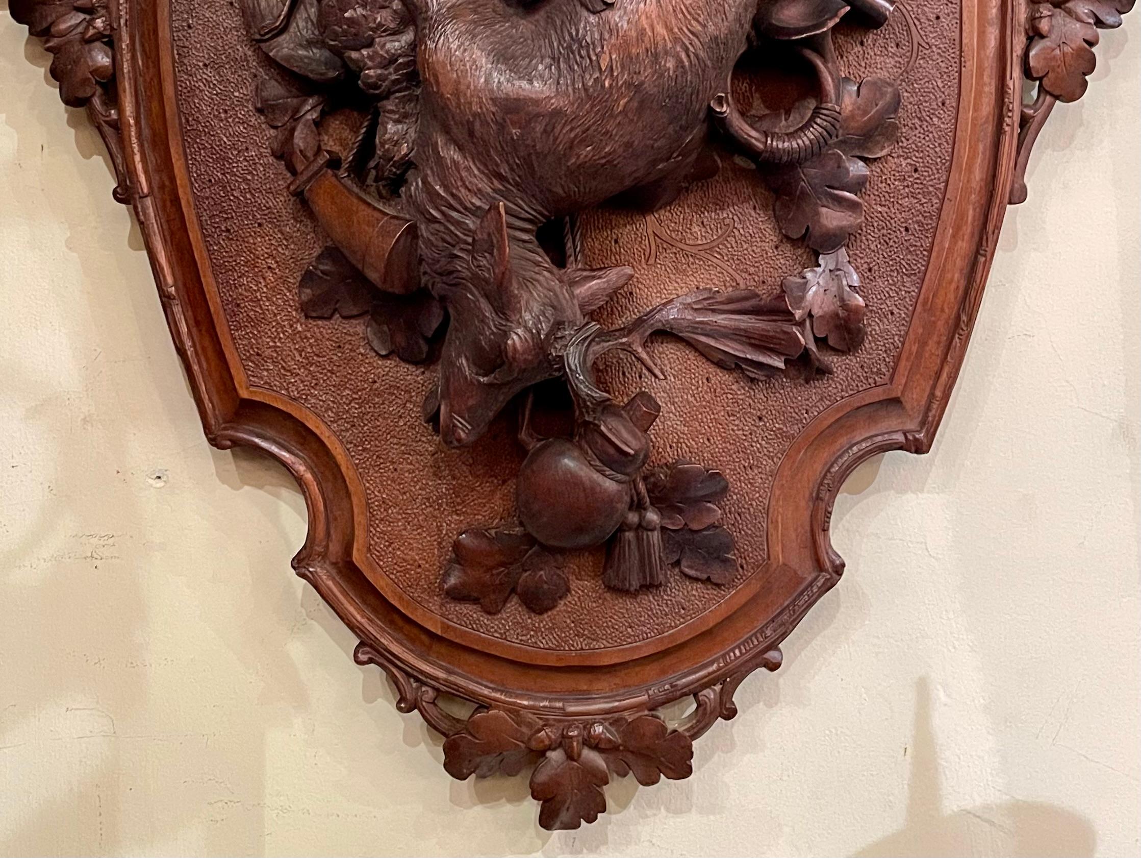 Paar antike deutsche Schwarzwälder Nussbaum 