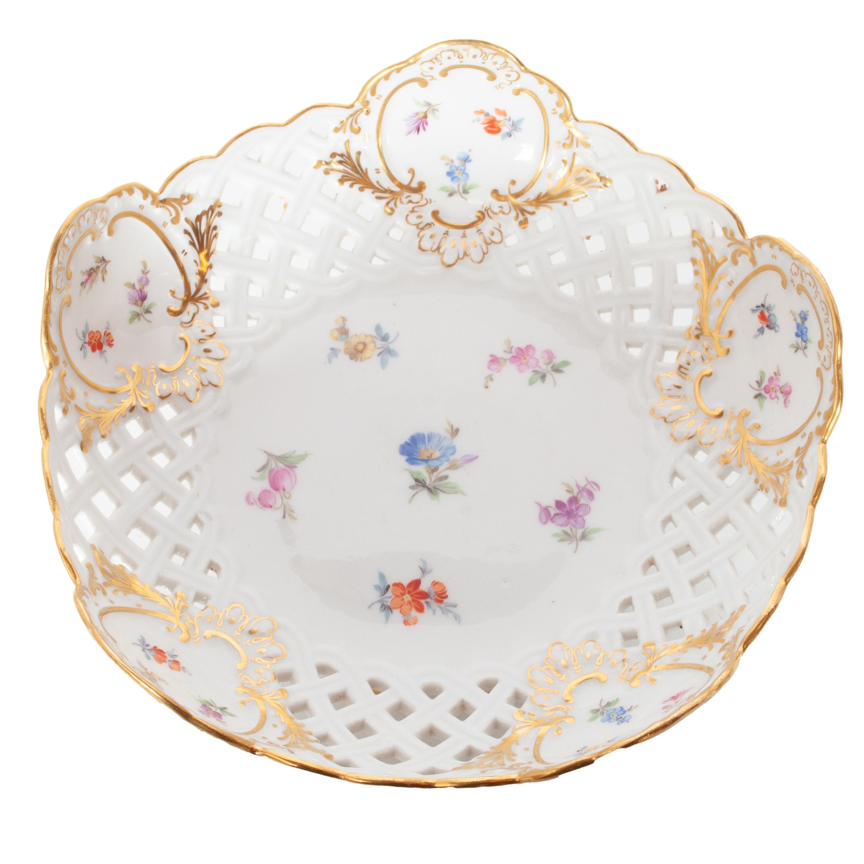 Pair Antique German Meissen Porcelain Openwork Compotes Footed Gilt Floral Bowls For Sale 5