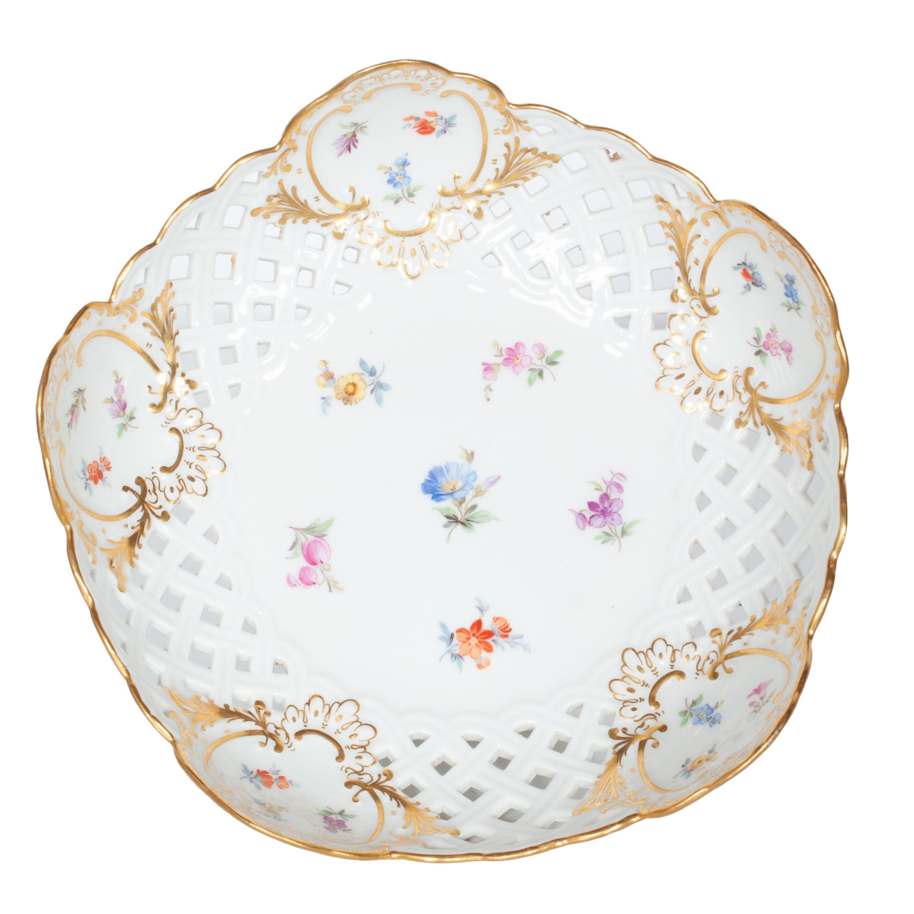 Pair Antique German Meissen Porcelain Openwork Compotes Footed Gilt Floral Bowls For Sale 6