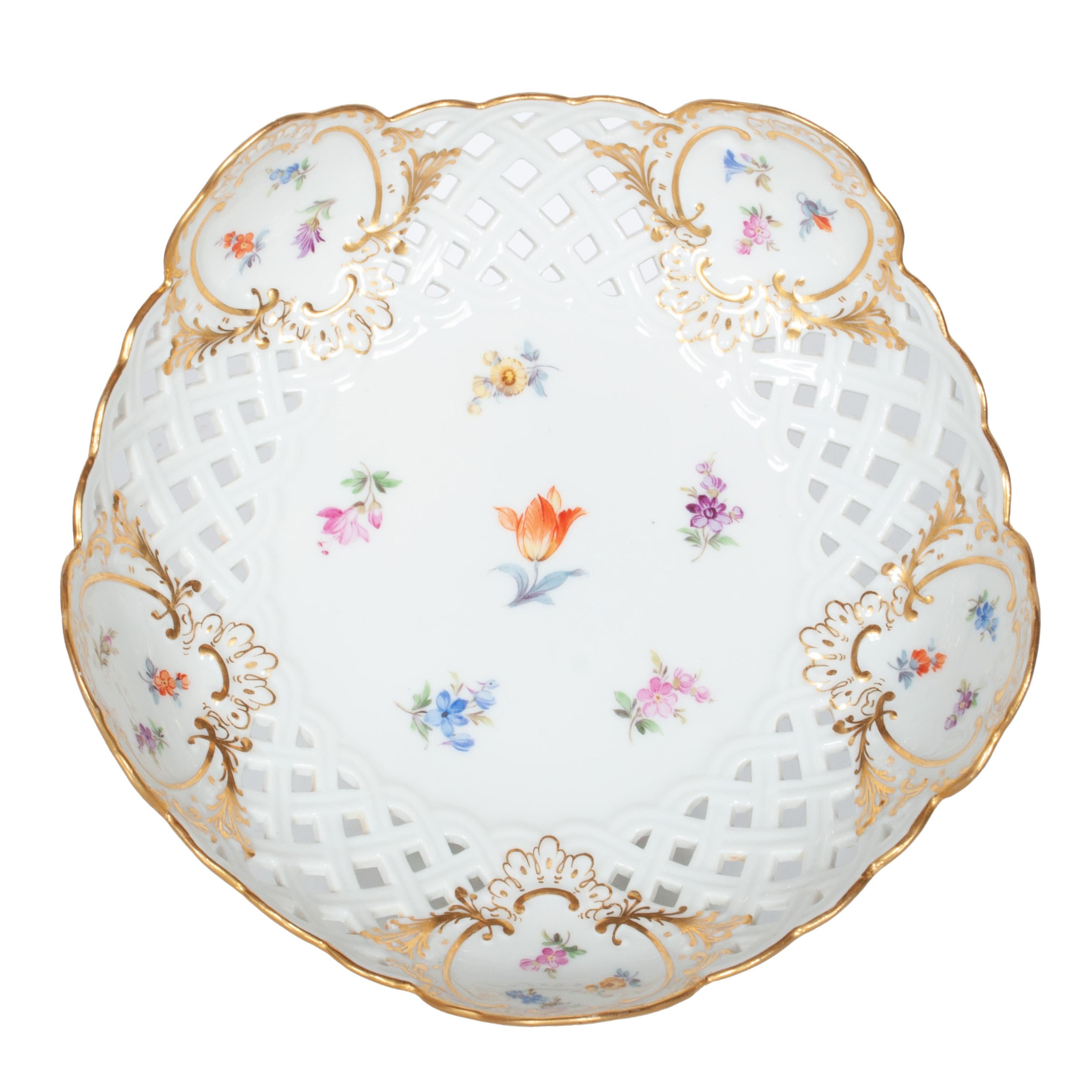 Pair Antique German Meissen Porcelain Openwork Compotes Footed Gilt Floral Bowls For Sale 7