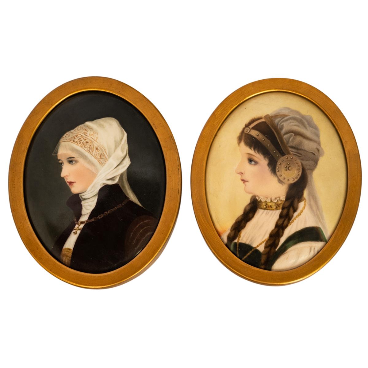 Peint à la main Paire d'anciennes plaques de portraits de mariées en porcelaine allemande signée KPM, peintes à la main 1890 en vente