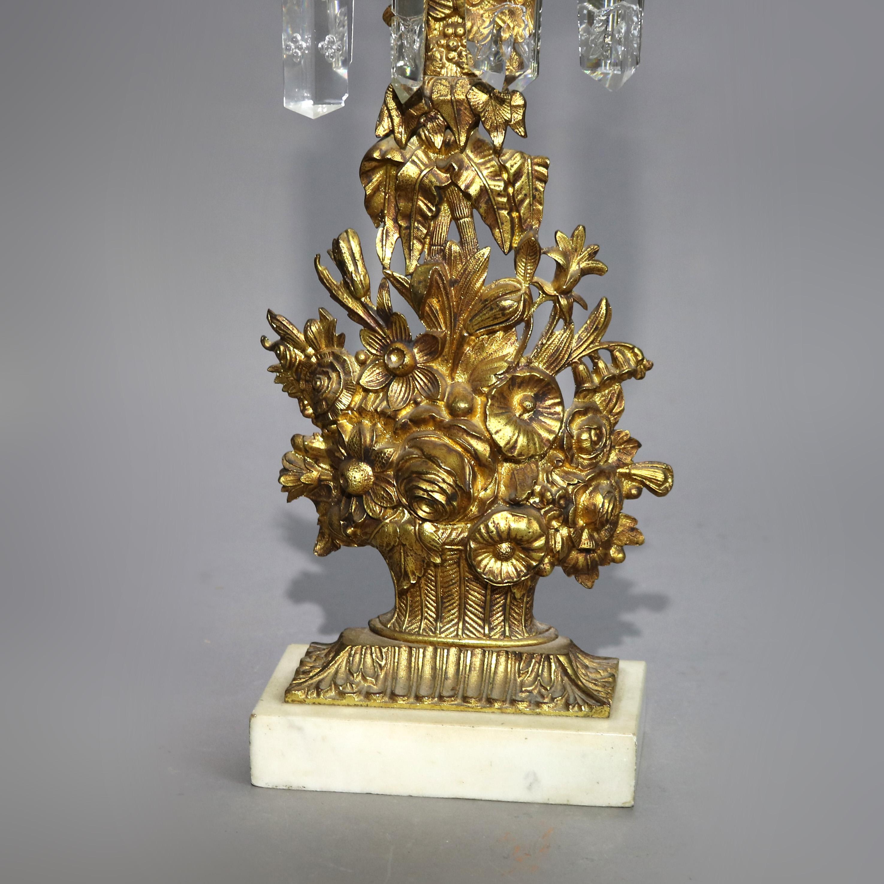 Paar antike Girandolen in geblümter Form aus vergoldeter Bronze, Marmor und geschliffenem Kristall, um 1890 im Zustand „Gut“ im Angebot in Big Flats, NY
