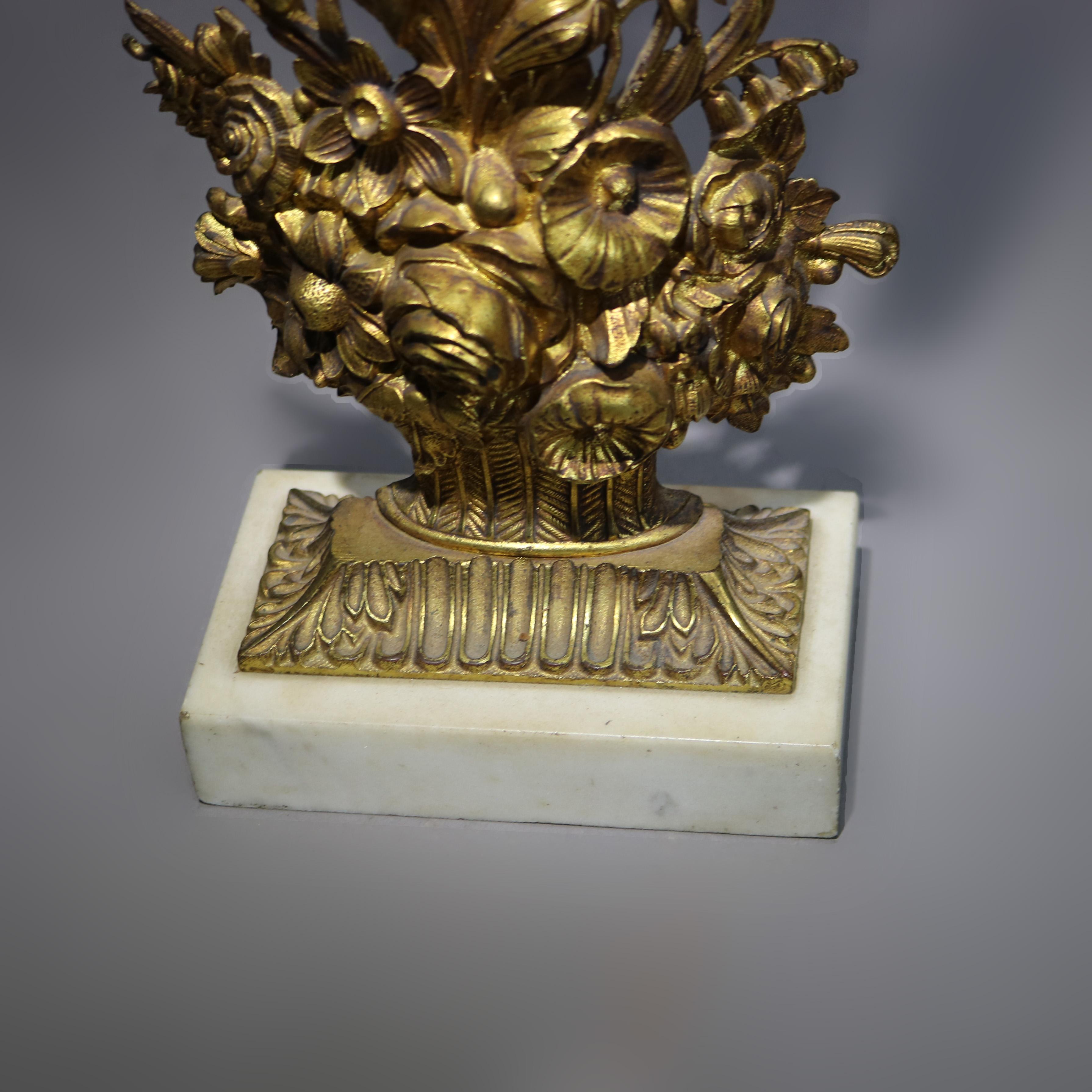 Paar antike Girandolen in geblümter Form aus vergoldeter Bronze, Marmor und geschliffenem Kristall, um 1890 im Angebot 1