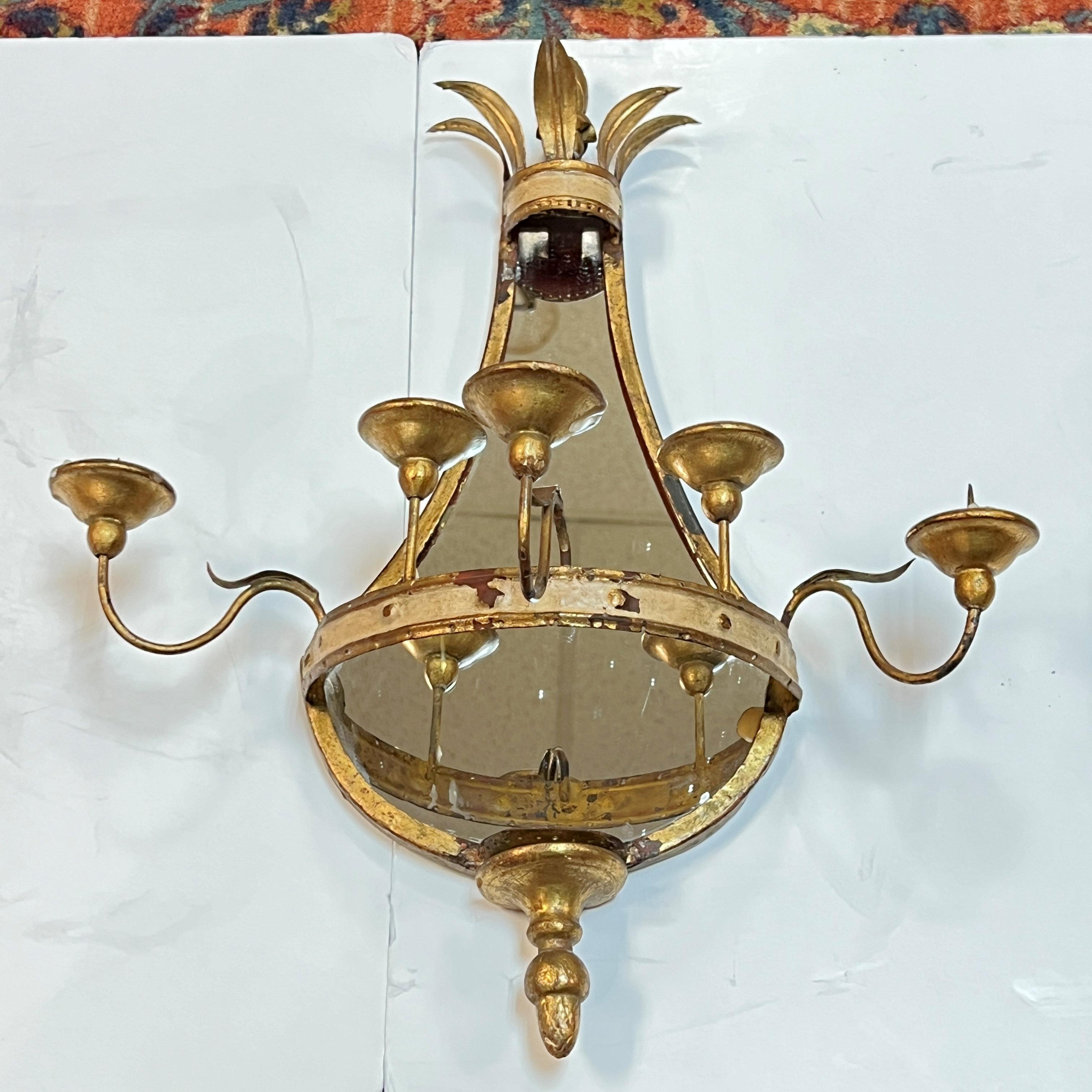 20ième siècle Pair Antique Gilt Metal 5-Light Girandole Mirrored Sconces en vente