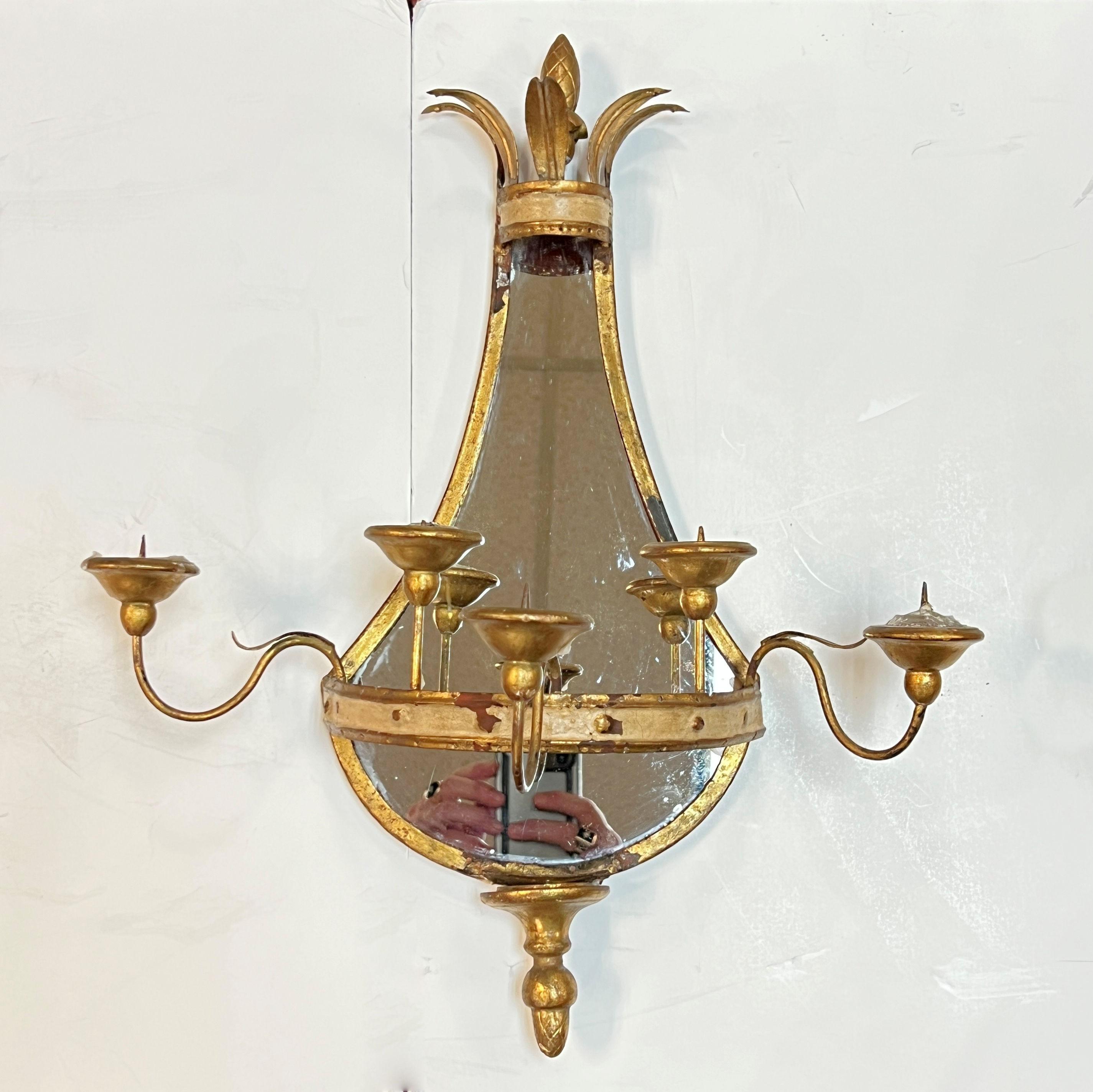 Verre Pair Antique Gilt Metal 5-Light Girandole Mirrored Sconces en vente