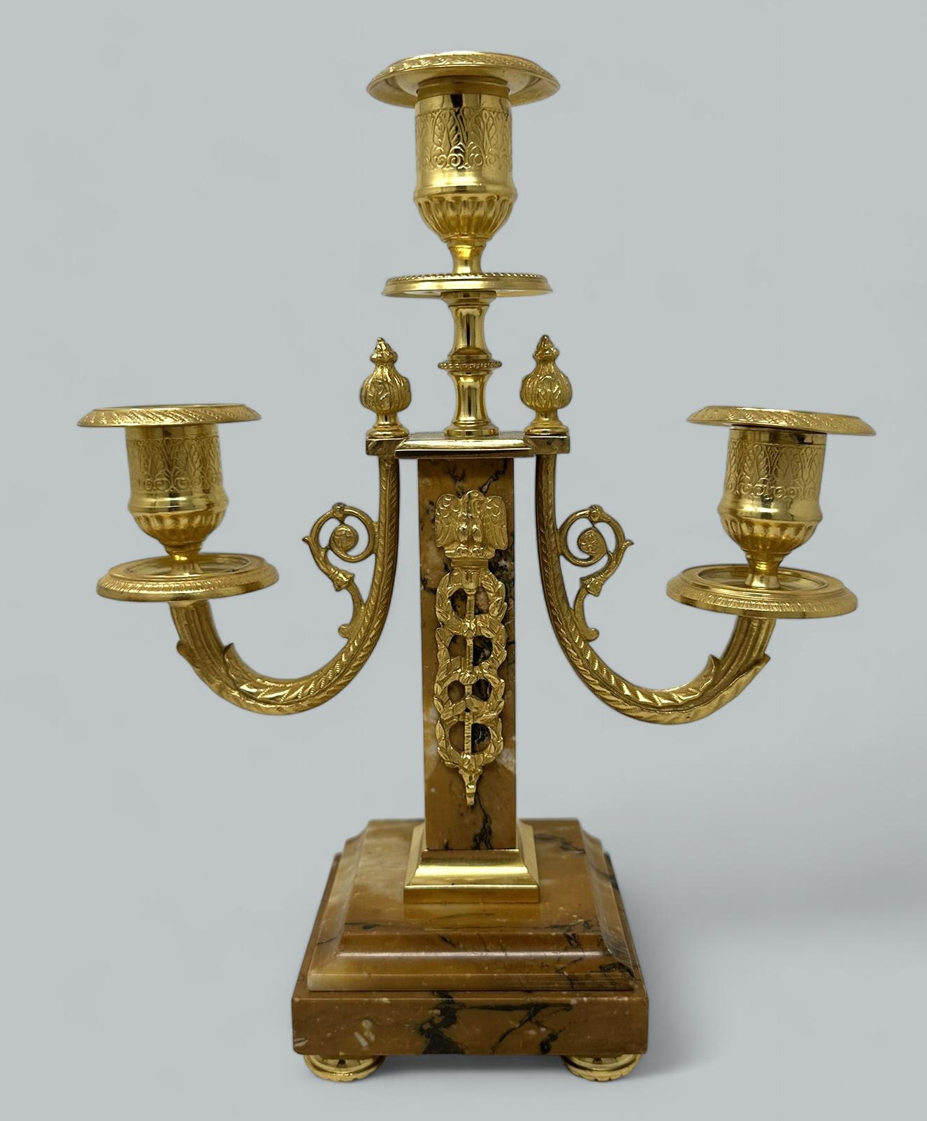 Par Antiguo Grand Tour Imperio Francés Bronce Ormolu Candelabros 19Ct siglo XIX en venta