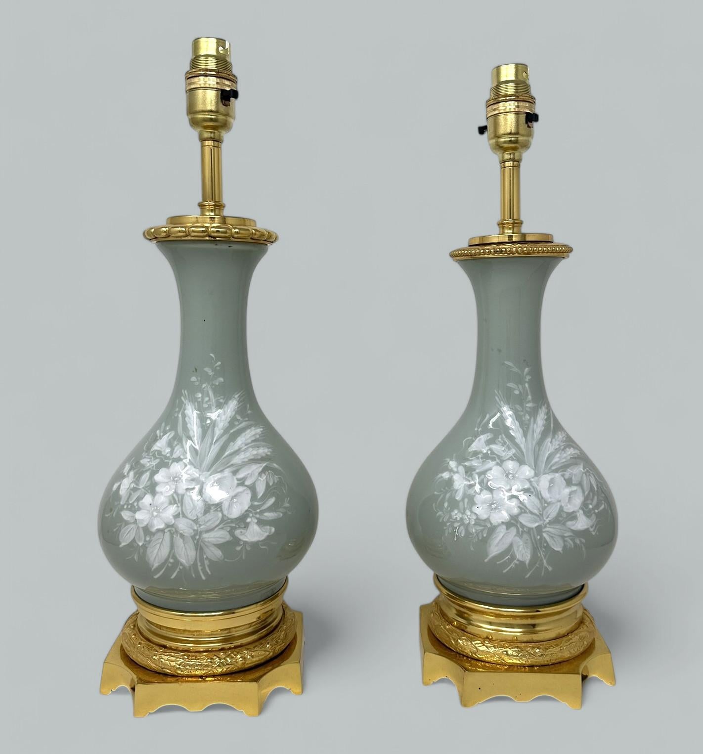 Pair Antique Grand Tour French Empire Pate-sur-Pate Jasperware Ormolu Urns Lamps In Good Condition For Sale In Dublin, Ireland