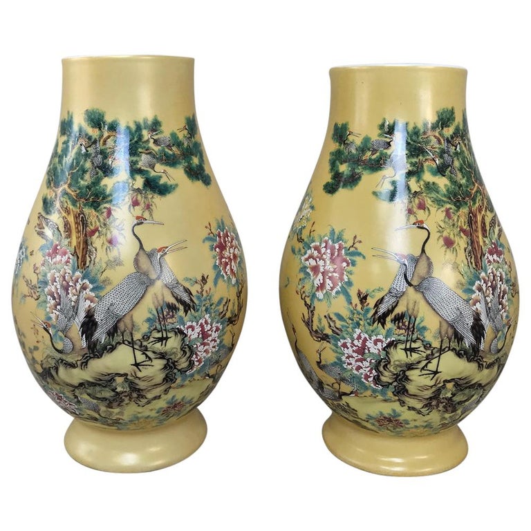 Pair of Antique Hand-Painted Chinese Vases For Sale at 1stDibs