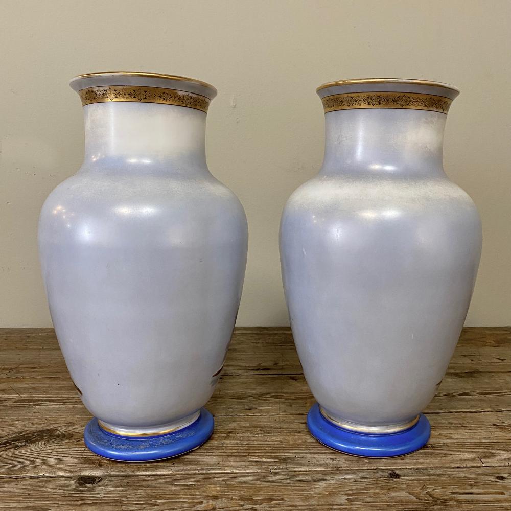 Pair of Antique Hand Painted Opaline Vases In Good Condition For Sale In Dallas, TX