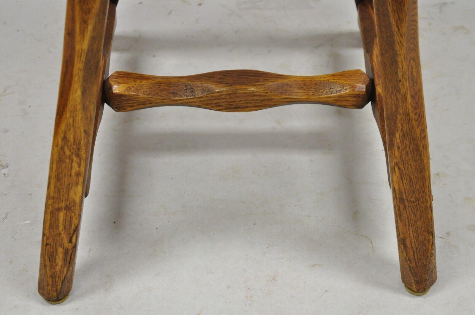 Pair Antique Hunt Country Furniture Colonial Pine Wood Hickory Style Side Chairs In Good Condition For Sale In Philadelphia, PA