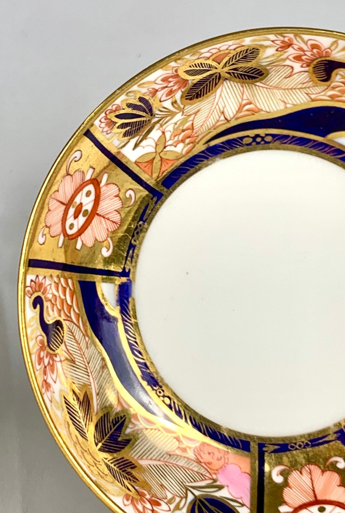 Coppia di piattini antichi in Imari Porcelain dipinti a mano da Spode Inghilterra Circa 1820 In condizioni ottime in vendita a Katonah, NY