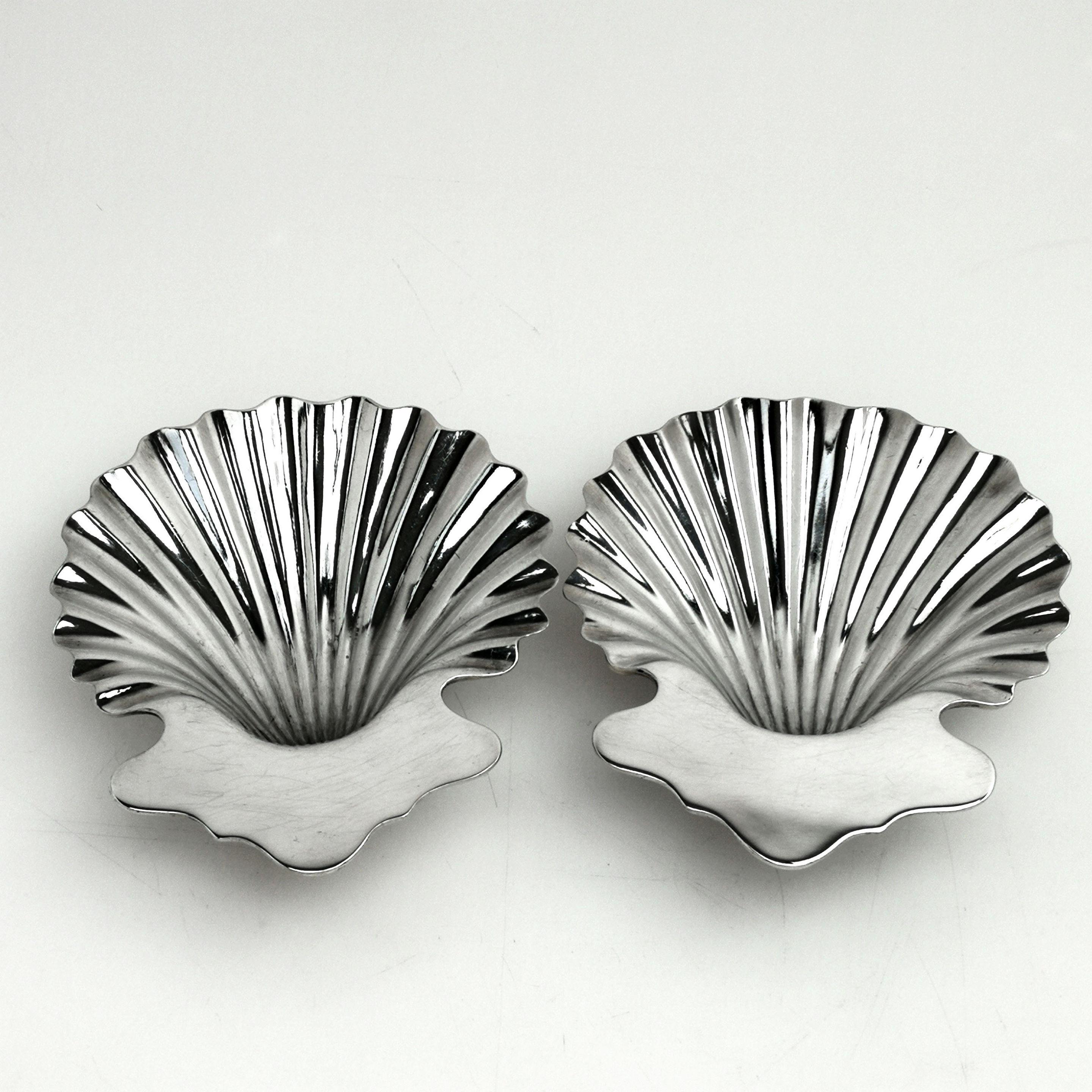 Pair of Antique Irish Georgian Sterling Silver Shell Dishes / Butter Dishes 1795 In Good Condition In London, GB