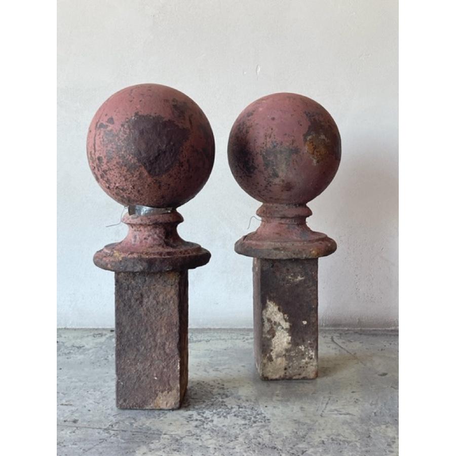 Paar antike runde Endstücke aus Eisen (Gegossen) im Angebot